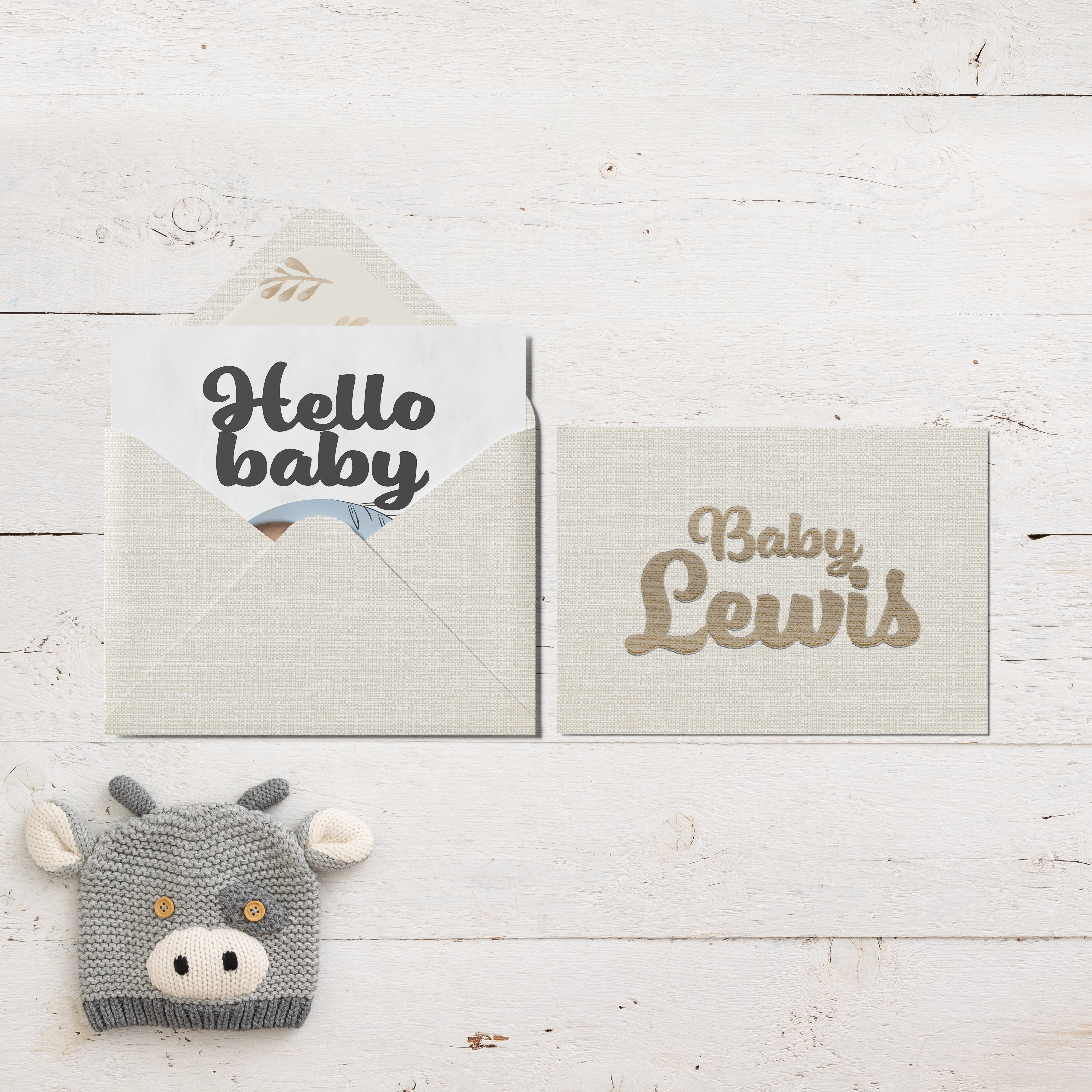 Hello Baby - Ici, l’équilibre entre proportion et respiration guide la composition. La couleur dominante agit comme un accent mesuré qui soutient vos mots sans les dominer. Nos créateurs ont imaginé une invitation claire, droite et intemporelle. Vous nous confiez le texte ; nous le mettons en page avec soin, ajustons les teintes et ajoutons un logo discret si nécessaire. Diffusée exclusivement en digital, elle rejoint vos invités en un instant. Chaque élément a été pensé pour préserver lisibilité et harmonie. Une correspondance haut de gamme, conçue pour durer et valoriser vos annonces avec justesse.