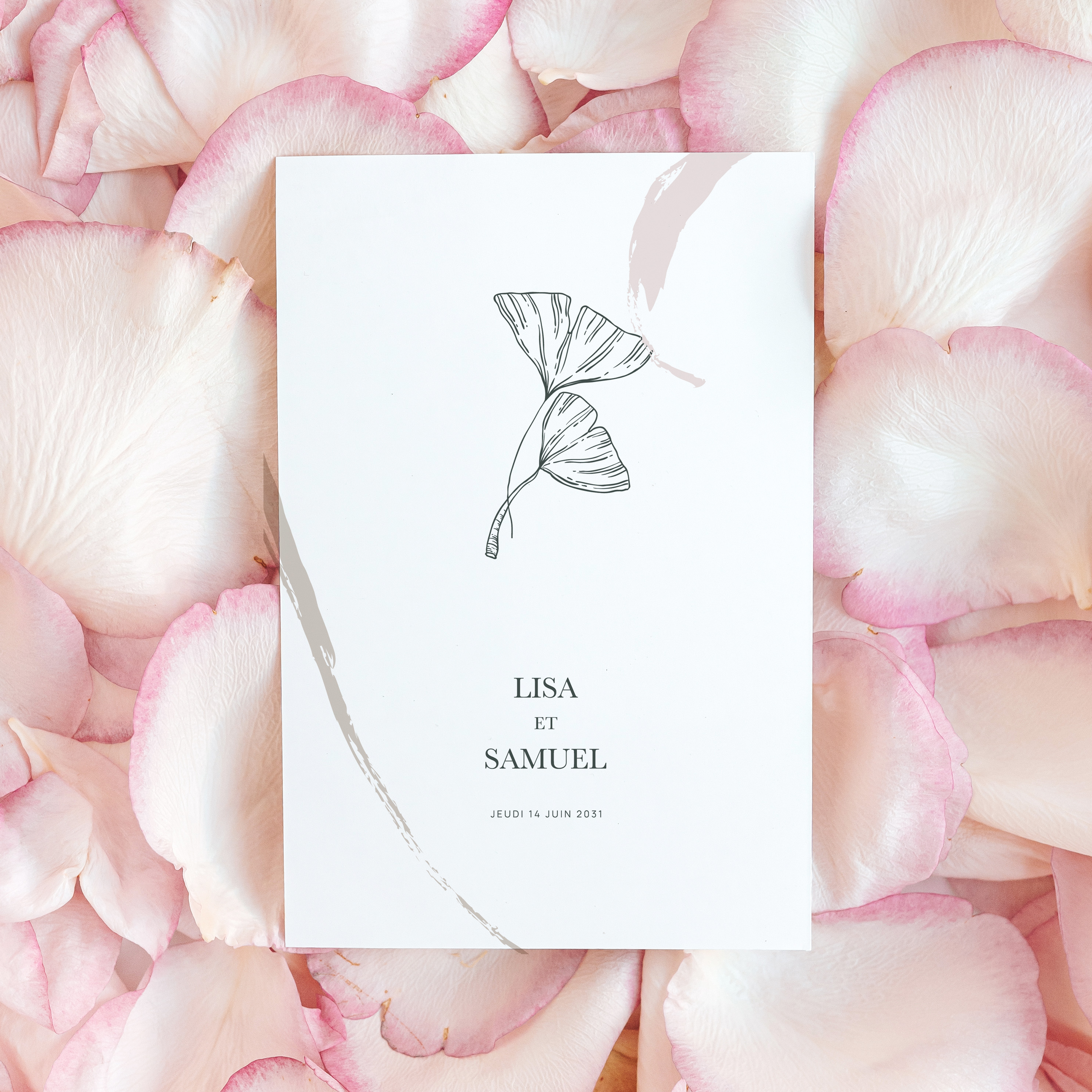 Flower-Line - Cette invitation affirme une présence précise : couleur dominante douce, marges équilibrées, typographie posée. Nos créateurs signent une esthétique premium qui privilégie la mesure et la cohérence. Nous assurons la personnalisation complète : vous nous transmettez le texte, nous le composons avec exactitude, ajustons les nuances et ajoutons un logo discret. Exclusivement digitale, elle parvient immédiatement à vos invités. Chaque choix – proportions, contrastes, hiérarchie – a été réglé pour offrir une lecture fluide et élégante.