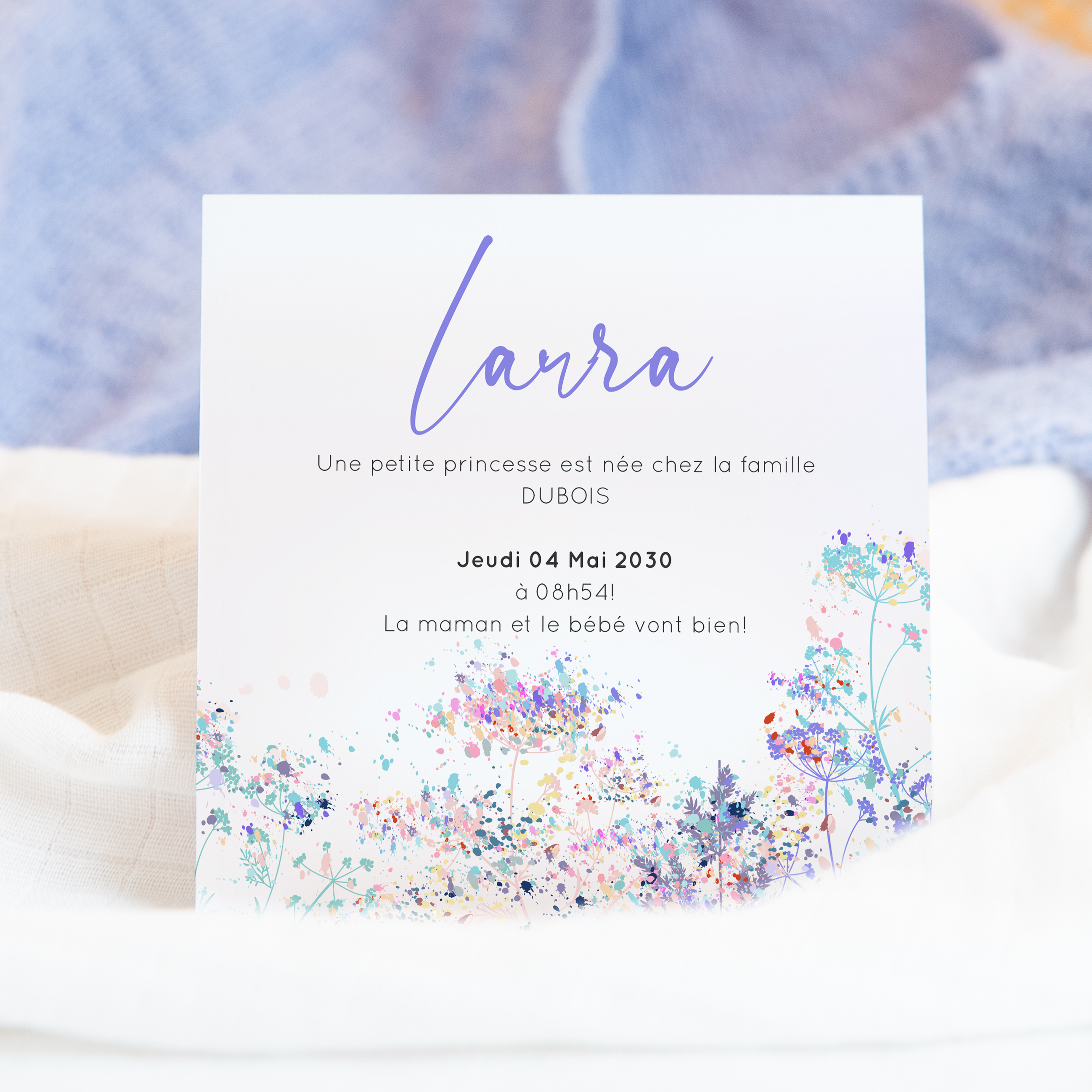 Paint Spots - Le modèle choisit une sobriété posée : dominante chromatique claire, proportions régulières, typographie lisible. Conçu par nos illustrateurs, il affirme une esthétique premium faite de retenue. Vous nous transmettez le texte ; nous le composons avec exactitude, ajustons la palette et ajoutons un logo discret. Entièrement digitale, l’invitation atteint vos invités sans délai. Chaque détail – contrastes, marges, hiérarchie – a été réglé pour préserver élégance et fluidité. Une correspondance contemporaine, simple et posée.