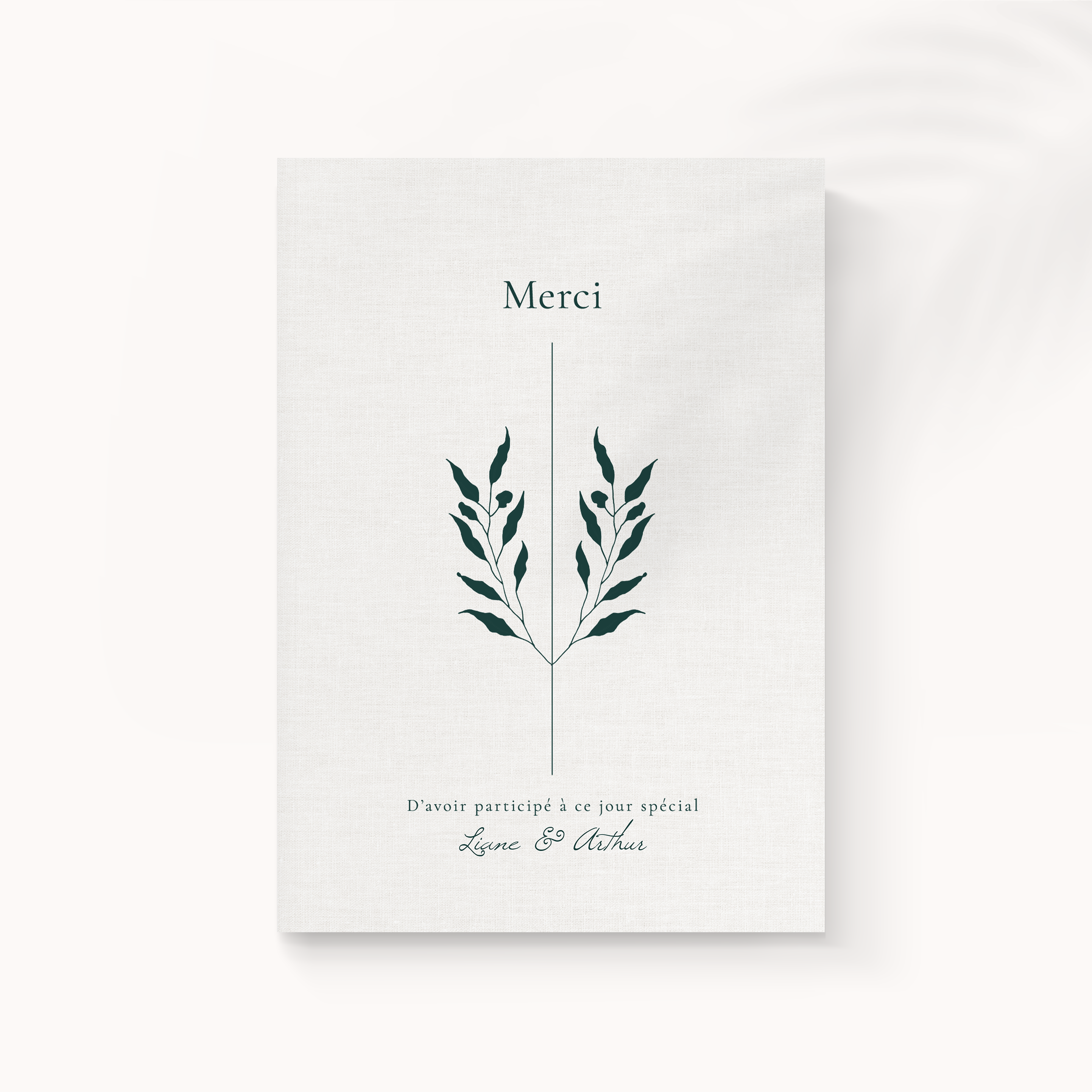 Lin Vert Merci - Cette invitation souligne la rigueur élégante : couleur dominante affirmée, marges équilibrées, typographie nette. Nos créateurs ont privilégié une esthétique premium qui met l’accent sur cohérence et précision. Nous réalisons la personnalisation complète : intégration du texte, harmonisation des couleurs, ajout discret d’un logo. Diffusée exclusivement en digital, elle atteint vos invités immédiatement. Chaque détail – hiérarchie, contrastes, proportions – a été pensé pour une lecture fluide et élégante. Une correspondance contemporaine, fiable et raffinée.