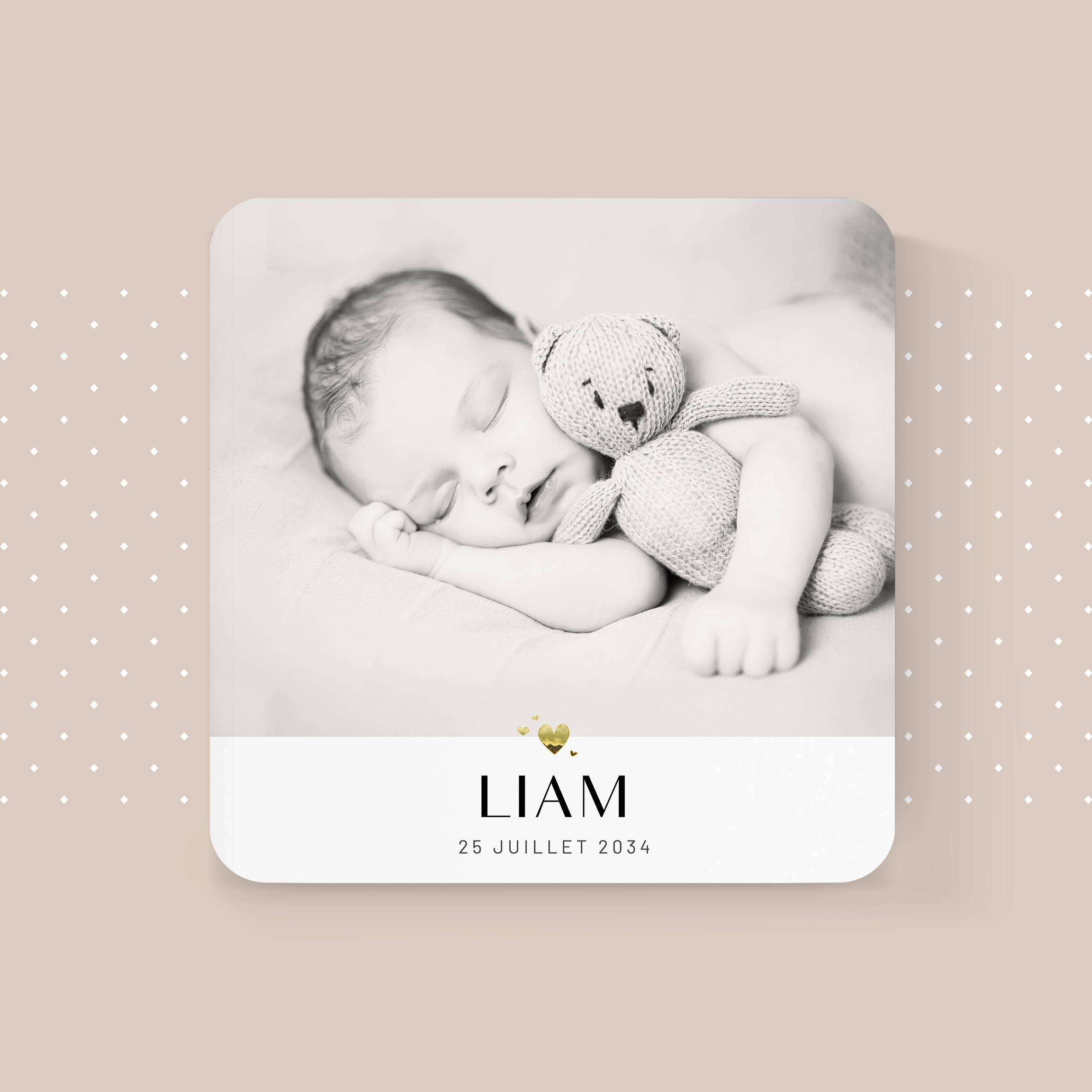 Born Yesterday - Cette invitation choisit une modernité claire : couleur dominante douce, alignements nets, typographie posée. Nos créateurs signent une esthétique premium où l’évidence graphique met vos mots en valeur. Vous nous confiez le texte ; nous l’intégrons avec soin, ajustons la palette et ajoutons un logo discret. 100% digitale, elle atteint vos invités instantanément. Les espacements réguliers, la hiérarchie lisible et les contrastes équilibrés garantissent une lecture élégante et fluide. Un modèle contemporain, sobre et précis.