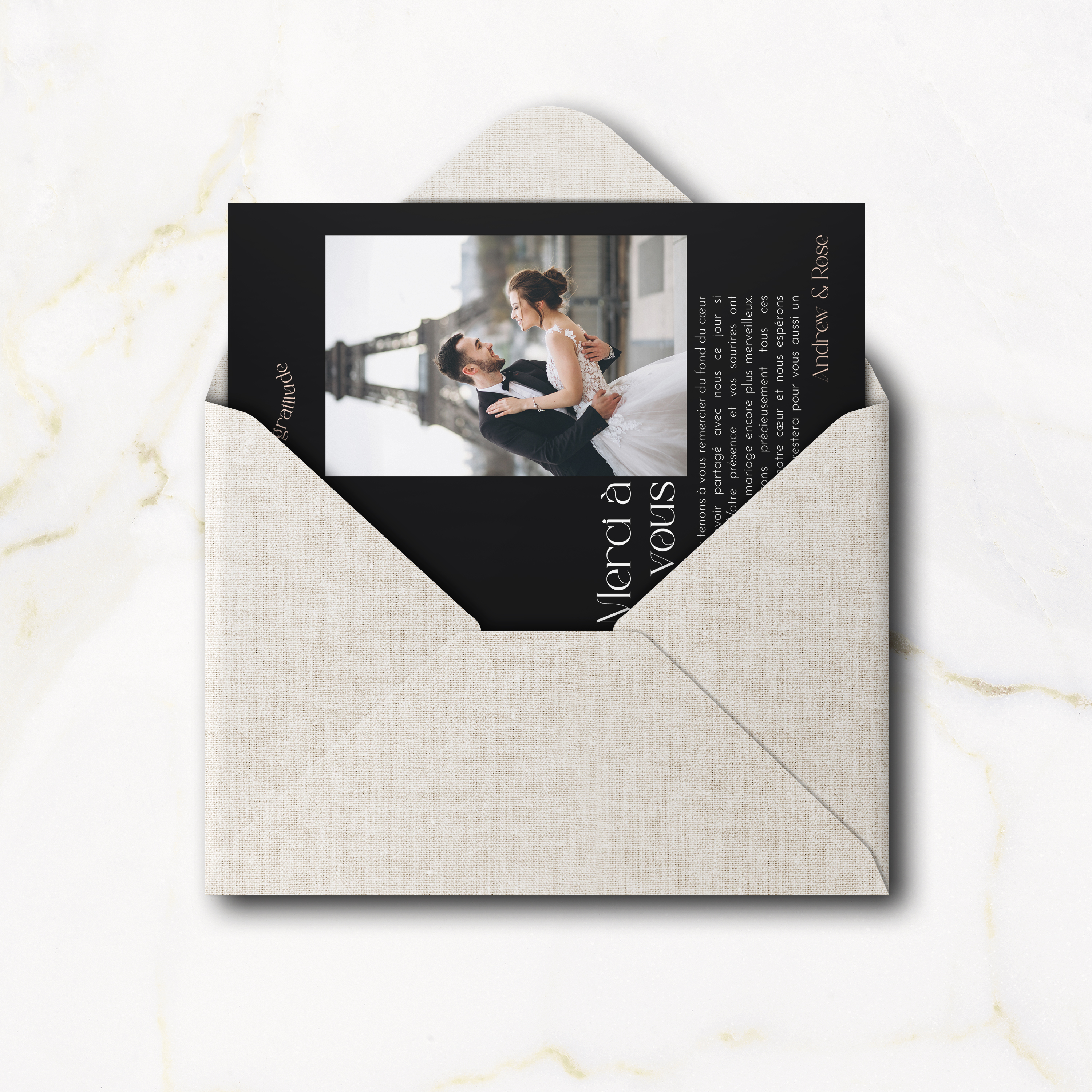 Wavy Thank You Portrait - Pensée comme un écrin minimaliste, cette invitation s’appuie sur la clarté d’une couleur dominante et sur la régularité de ses proportions. La typographie nette installe un rythme fluide et posé. Réalisée par nos créateurs, elle traduit une modernité élégante et durable. Nous assurons la personnalisation sur mesure : texte intégré avec soin, nuances ajustées, logo discret ajouté si nécessaire. Entièrement digitale, elle rejoint vos destinataires immédiatement. Chaque choix graphique – marges, contrastes, hiérarchie – a été calibré pour garantir lisibilité et élégance. Une correspondance premium, contemporaine et fiable.