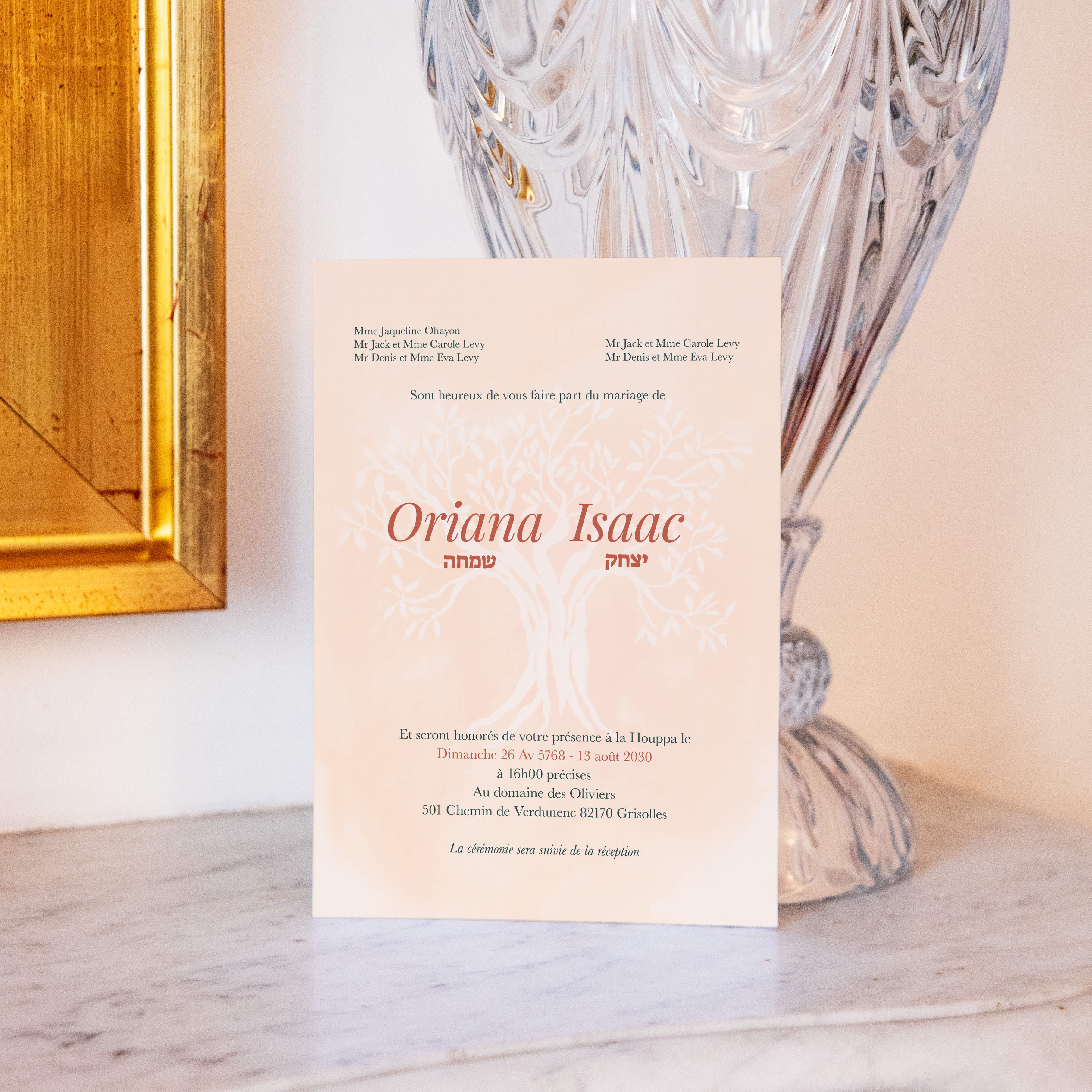 Tree Of Life- By J. Joseph - Le dessin privilégie la lisibilité : couleur dominante posée, marges régulières, typographie précise. Nos illustrateurs ont conçu une invitation premium qui laisse respirer le message. Nous assurons la personnalisation sur mesure : vous nous confiez le texte, nous le composons, harmonisons les couleurs et ajoutons un logo discret. 100% digitale, elle parvient immédiatement à vos invités. Chaque détail – cadence, alignements, contrastes – a été calibré pour garantir fluidité et justesse. Une correspondance contemporaine, simple et fiable.