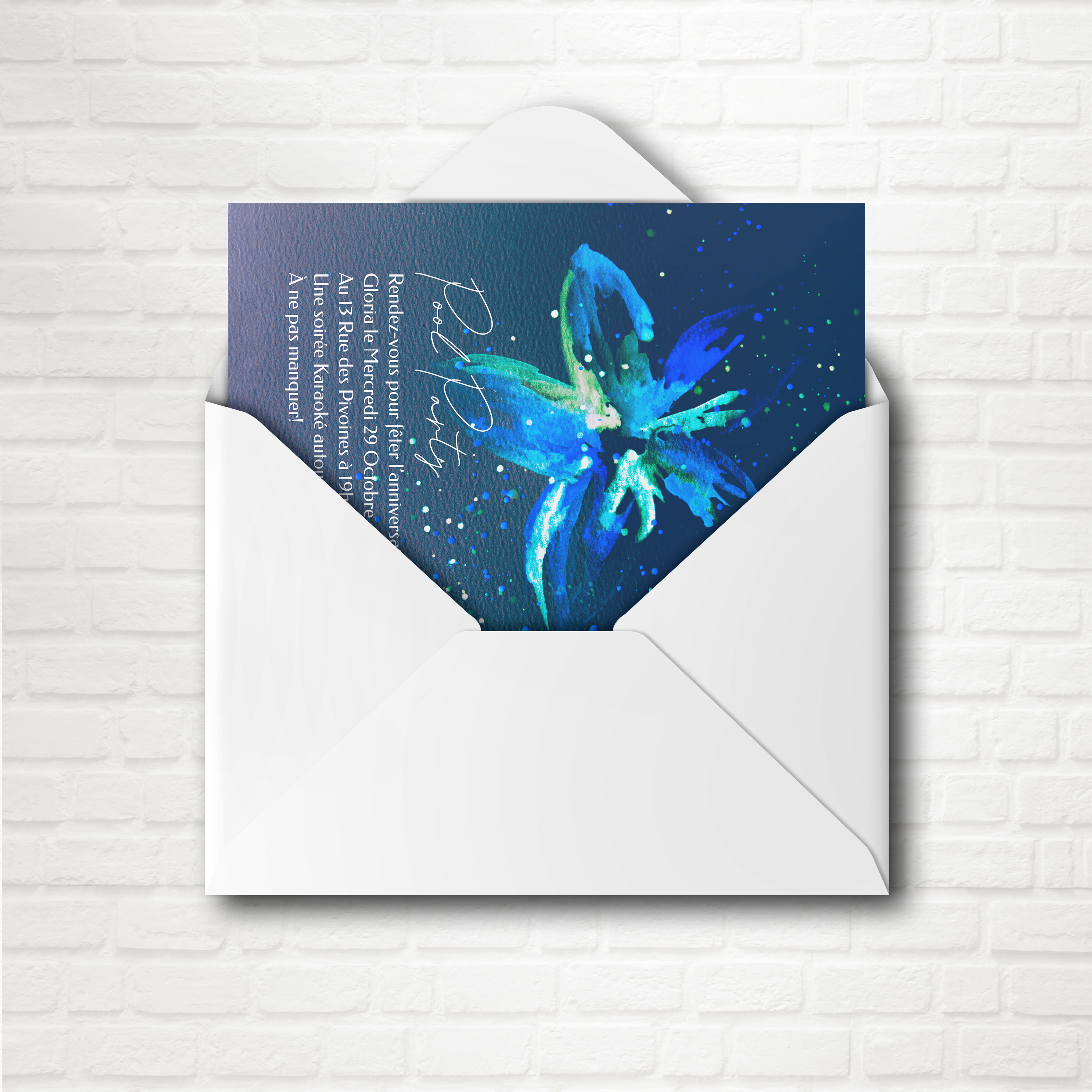 Deep Blue - Le modèle illustre une modernité posée : une couleur dominante douce, des marges sobres, une typographie claire. Nos illustrateurs ont imaginé une invitation premium qui met l’accent sur la sobriété et l’équilibre. Nous assurons la personnalisation sur mesure : intégration du texte, réglage des nuances, ajout d’un logo discret. Diffusée exclusivement en numérique, elle parvient immédiatement à vos invités. Chaque choix – proportions, alignements, contrastes – a été pensé pour préserver fluidité et lisibilité. Une correspondance contemporaine, simple et raffinée.