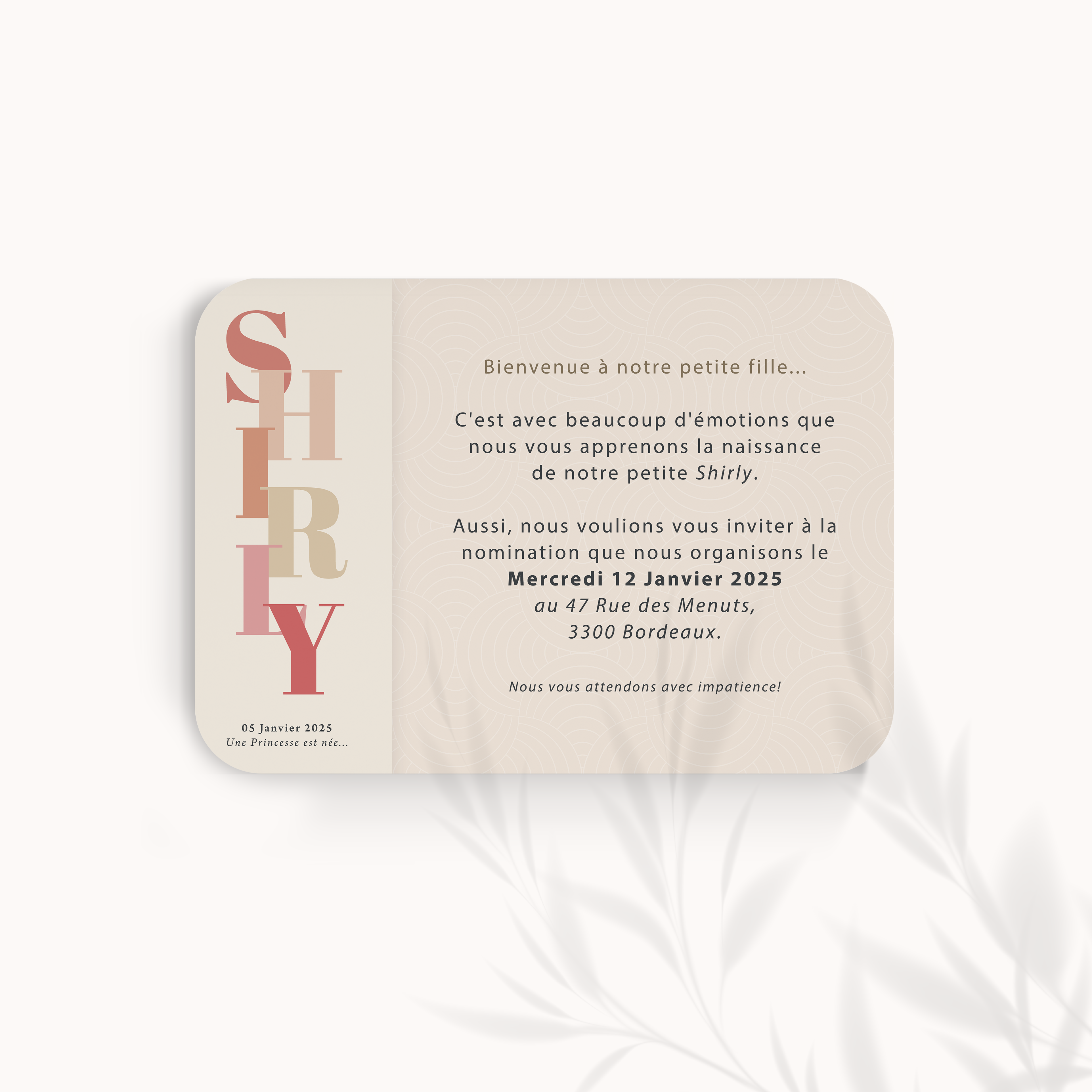 Vintage Baby - Cette invitation met à l’honneur une esthétique sobre et lisible. La dominante chromatique, choisie pour sa clarté, soutient vos messages avec une présence sûre et apaisée. Les alignements précis, la hiérarchie typographique et les contrastes modérés composent une signature graphique haut de gamme. Nous nous chargeons de la personnalisation : vous nous envoyez votre texte, nous le mettons en page, ajustons les teintes et ajoutons un logo discret selon vos souhaits. Entièrement digitale, l’invitation est transmise aussitôt à vos invités. Le style privilégie l’exactitude des détails et la retenue pour laisser l’émotion affleurer. Une correspondance contemporaine, mesurée et élégante, idéale pour annoncer avec clarté.
