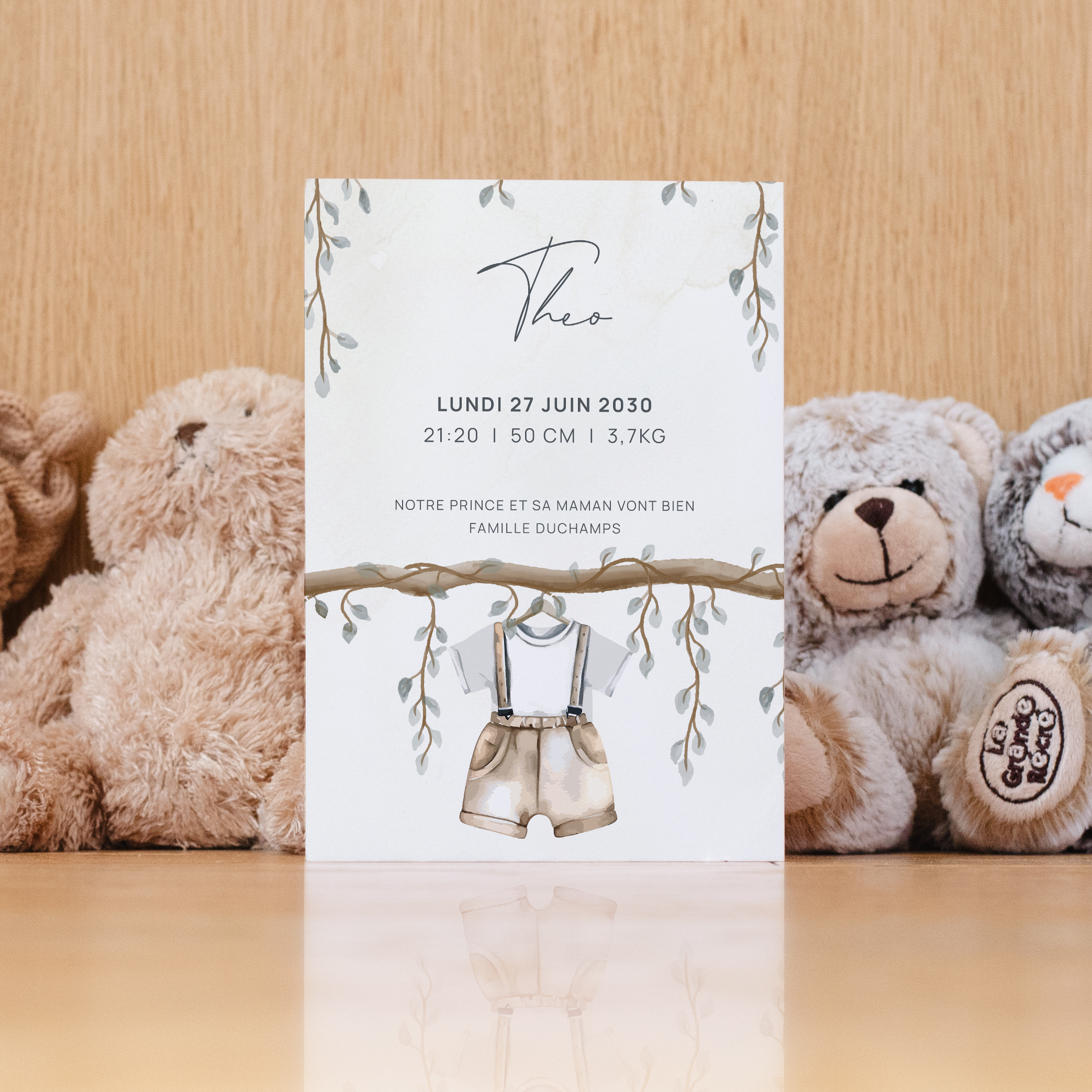 Petit Short - Le modèle choisit une modernité lumineuse : couleur dominante douce, marges aérées, typographie précise. Nos illustrateurs ont conçu une esthétique premium qui valorise la clarté. Vous nous confiez votre texte ; nous le composons avec exactitude, accordons les nuances et ajoutons un logo discret. 100% digitale, l’invitation parvient instantanément à vos invités. Chaque détail – proportions, cadence, contrastes – a été pensé pour préserver fluidité et élégance. Une correspondance contemporaine, sobre et raffinée.