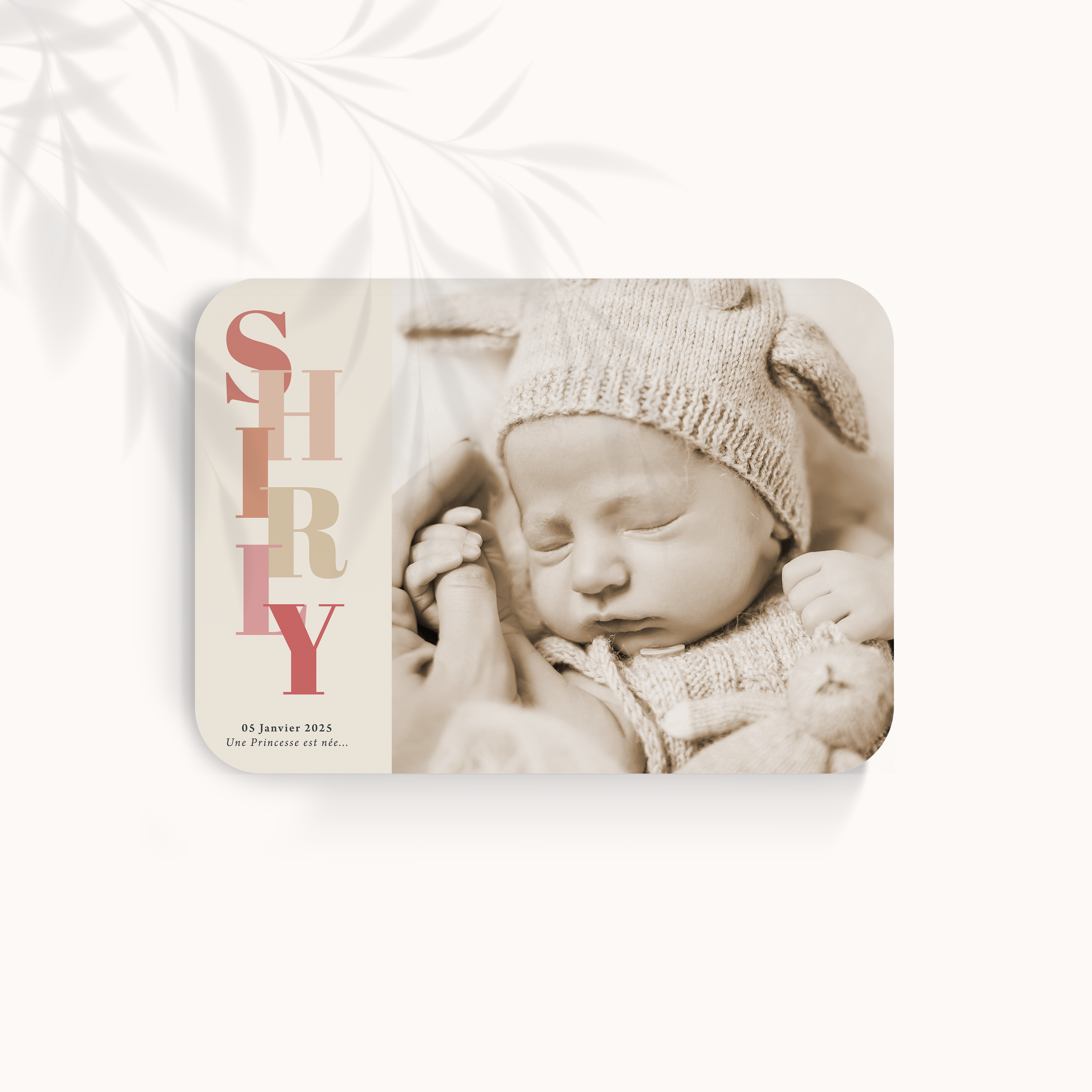 Vintage Baby - Cette invitation met à l’honneur une esthétique sobre et lisible. La dominante chromatique, choisie pour sa clarté, soutient vos messages avec une présence sûre et apaisée. Les alignements précis, la hiérarchie typographique et les contrastes modérés composent une signature graphique haut de gamme. Nous nous chargeons de la personnalisation : vous nous envoyez votre texte, nous le mettons en page, ajustons les teintes et ajoutons un logo discret selon vos souhaits. Entièrement digitale, l’invitation est transmise aussitôt à vos invités. Le style privilégie l’exactitude des détails et la retenue pour laisser l’émotion affleurer. Une correspondance contemporaine, mesurée et élégante, idéale pour annoncer avec clarté.