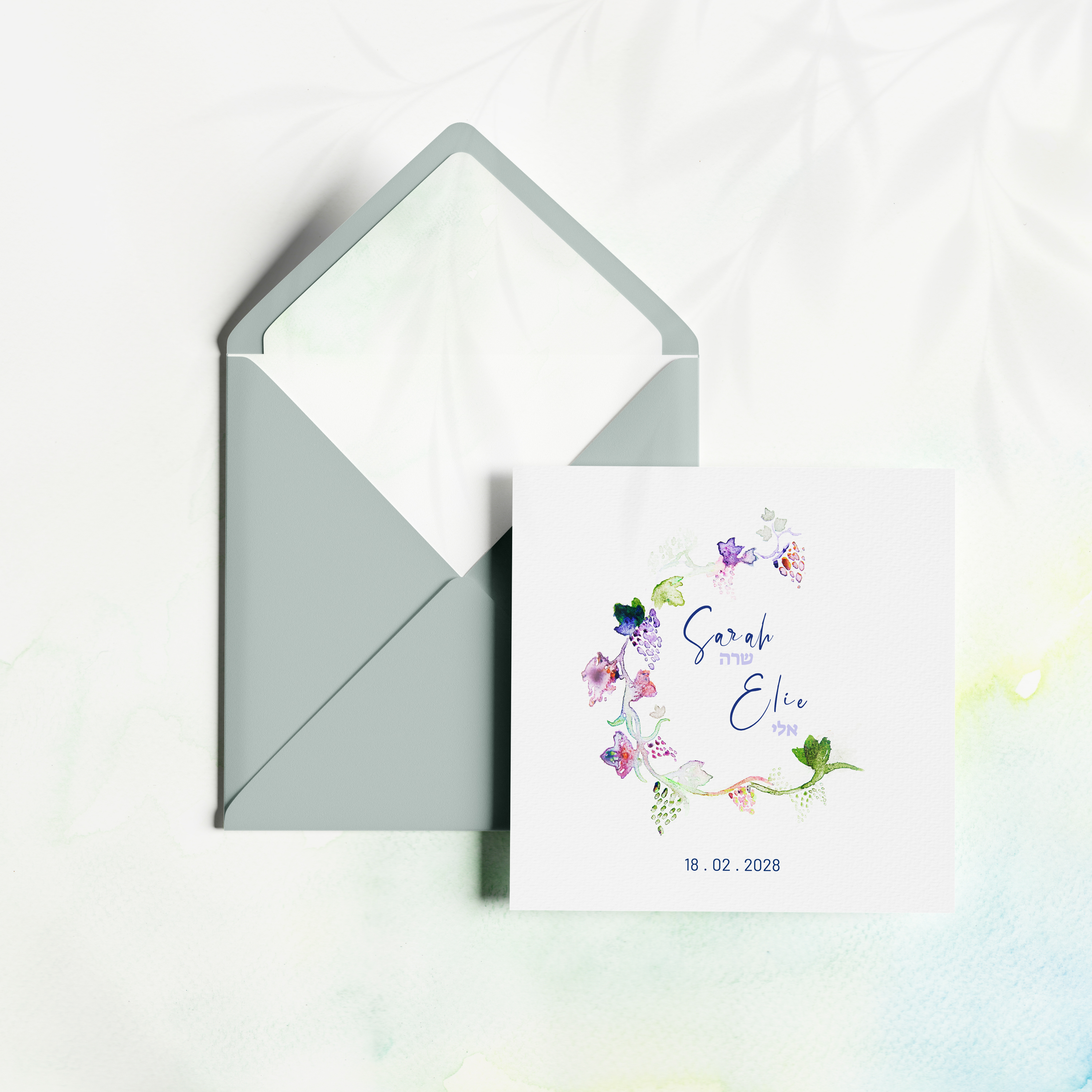 Feuilles De Vigne - Cette invitation choisit la voie de la précision tranquille : couleur dominante mesurée, interlignes réguliers, hiérarchie claire. Conçue par nos créateurs, elle offre un cadre premium où vos mots trouvent leur place naturelle. Nous prenons en charge la personnalisation : vous nous transmettez le texte, nous l’intégrons avec soin, harmonisons la palette et ajoutons un logo discret si besoin. Diffusée exclusivement en numérique, elle parvient immédiatement à vos invités. Chaque détail – cadence, marges, contrastes – a été pensé pour une élégance durable. Une correspondance contemporaine, sobre et raffinée.