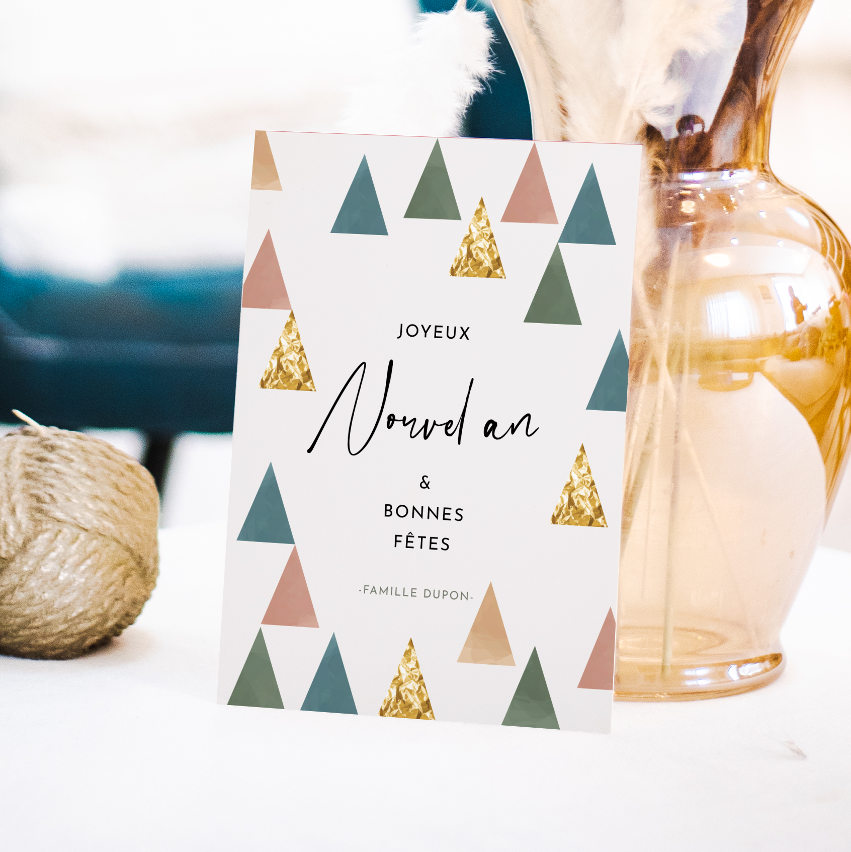 Little Forest - Le dessin met en avant une sobriété élégante : couleur dominante douce, proportions régulières, typographie claire. Nos illustrateurs signent une invitation premium qui magnifie la clarté. Nous assurons la personnalisation complète : vous nous confiez le texte, nous l’intégrons, harmonisons les teintes et ajoutons un logo discret. 100% digitale, elle atteint vos invités immédiatement. Chaque paramètre – alignements, cadence, marges – a été calibré pour garantir fluidité et justesse. Une correspondance contemporaine, simple et raffinée.