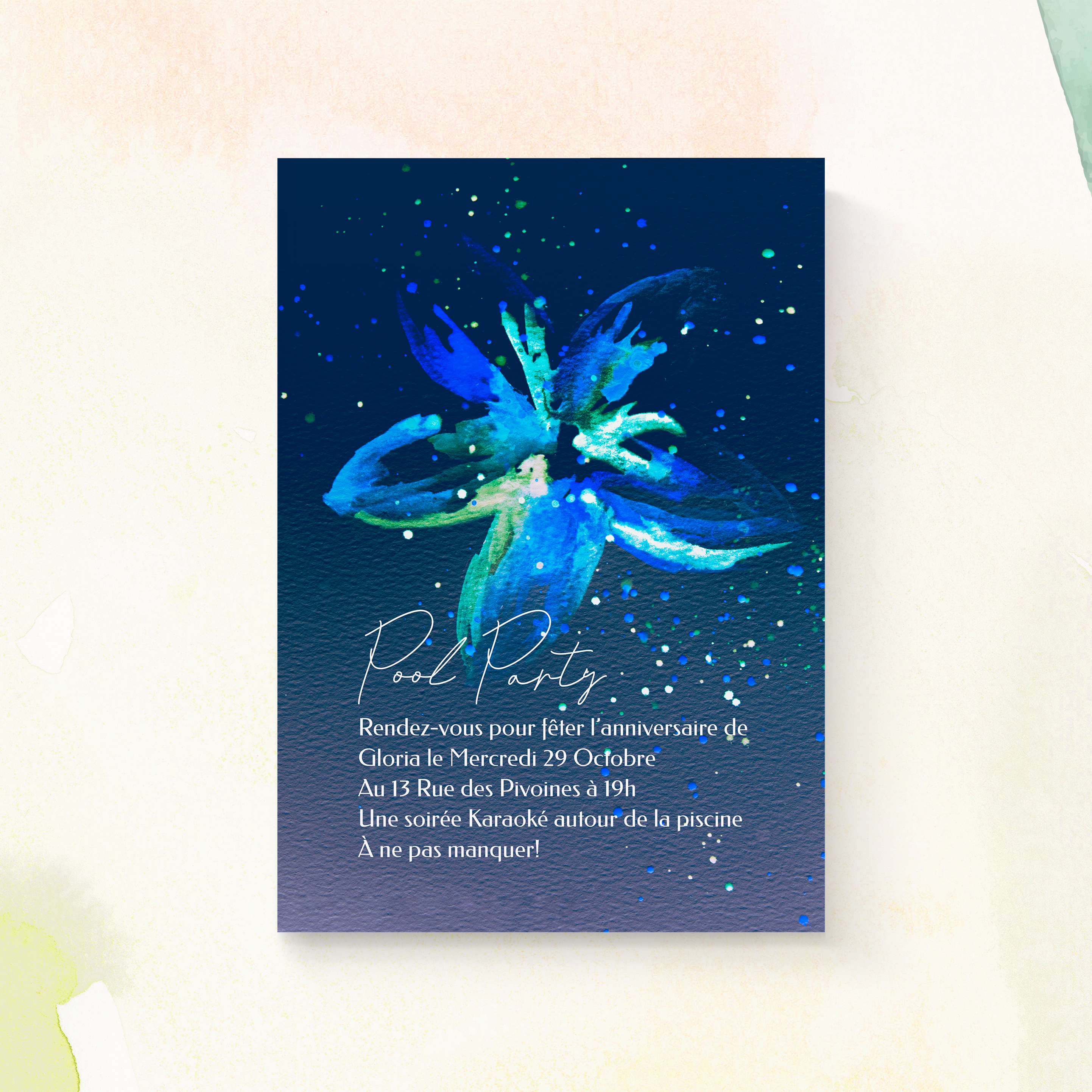 Deep Blue - Le modèle illustre une modernité posée : une couleur dominante douce, des marges sobres, une typographie claire. Nos illustrateurs ont imaginé une invitation premium qui met l’accent sur la sobriété et l’équilibre. Nous assurons la personnalisation sur mesure : intégration du texte, réglage des nuances, ajout d’un logo discret. Diffusée exclusivement en numérique, elle parvient immédiatement à vos invités. Chaque choix – proportions, alignements, contrastes – a été pensé pour préserver fluidité et lisibilité. Une correspondance contemporaine, simple et raffinée.