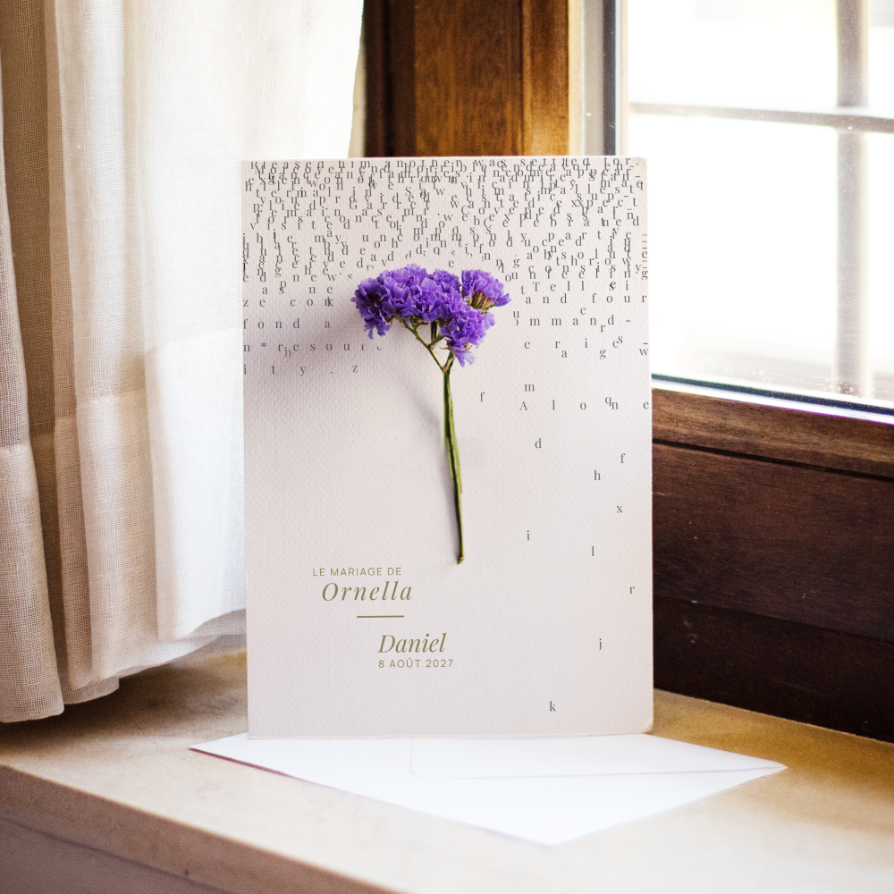 Purple Flower - Cette création met en valeur l’équilibre entre intensité et retenue : une dominante chromatique qui signe la page, des marges sobres qui offrent de l’air, une typographie régulière pour le confort de lecture. Conçue par nos créateurs, l’invitation revendique une modernité premium, sans emphase. Nous assurons la personnalisation complète : vous nous confiez le texte, nous le composons, ajustons la palette et ajoutons un logo discret si souhaité. Au format digital uniquement, l’envoi est immédiat. Chaque détail – rythme, contraste, échelle – sert la précision et la clarté.