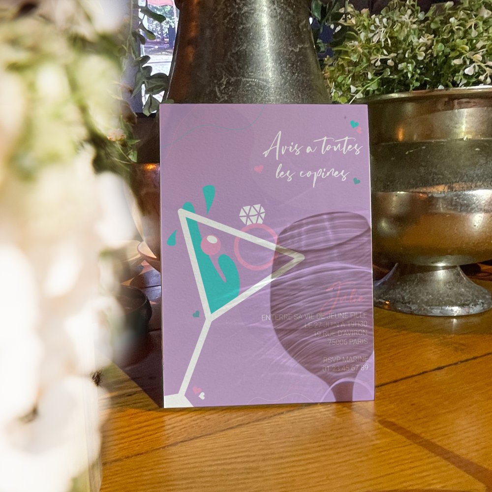 Cocktail Violet - Cette invitation met en avant la simplicité lumineuse : dominante chromatique claire, marges équilibrées, typographie posée. Nos créateurs ont voulu un design premium qui privilégie la sobriété et la justesse. Nous réalisons la personnalisation : texte intégré avec soin, teintes harmonisées, ajout discret d’un logo. Diffusée exclusivement en numérique, elle rejoint vos invités instantanément. Chaque choix – alignements, contrastes, proportions – a été pensé pour offrir une lecture fluide et élégante. Une correspondance contemporaine, sobre et raffinée.