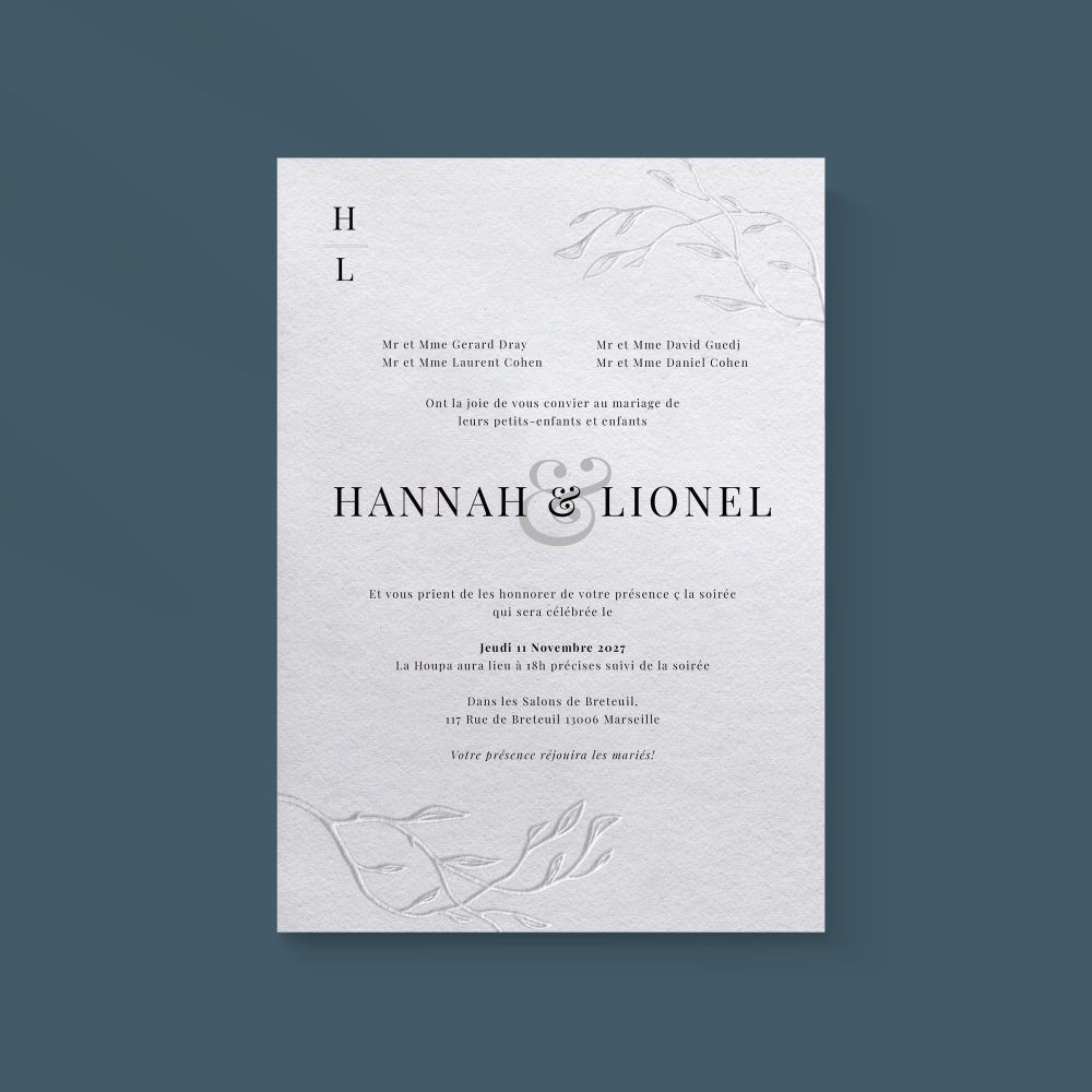 Embossed Invite - Cette invitation adopte une écriture graphique claire : une couleur dominante tenue, des alignements précis et une typographie limpide. Conçue par nos créateurs, elle privilégie l’équilibre et la justesse pour offrir à vos mots un espace net et élégant. Nous réalisons la personnalisation complète : vous nous confiez le texte, nous le composons avec exactitude, accordons la palette et ajoutons un logo discret si souhaité. Entièrement digitale, elle rejoint vos invités immédiatement. Chaque détail – proportions, cadence, contrastes – a été pensé pour une lecture fluide et durable. Une correspondance premium, moderne et raffinée, prête à accompagner vos annonces avec distinction.
