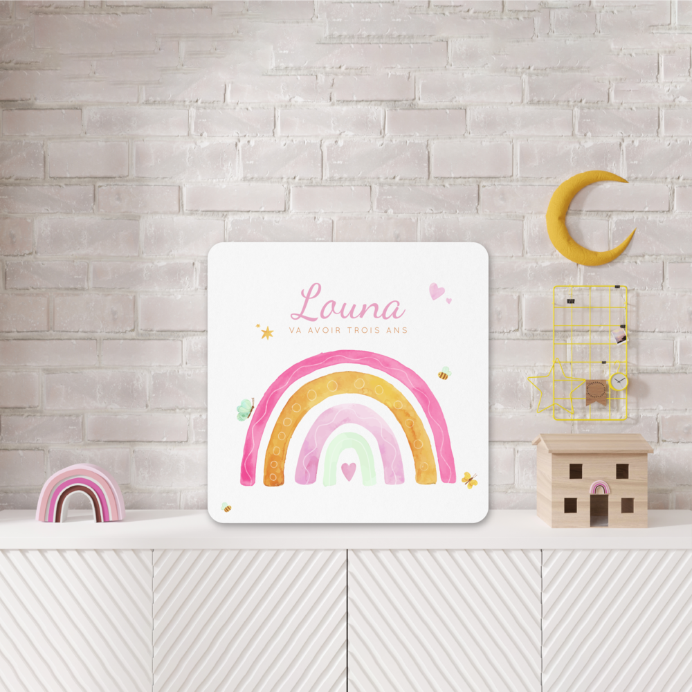 Rainbow Pink - Cette création met l’accent sur une modernité apaisée : surfaces maîtrisées, lignes souples, rythme visuel mesuré. La couleur dominante appuie vos mots avec tact, tandis que la mise en page valorise l’essentiel. Imaginée par nos illustrateurs, l’invitation propose un graphisme original sans ostentation. Vous nous envoyez votre texte ; nous le composons avec précision, ajustons la palette et ajoutons, si besoin, un logo discret. Diffusée en digital, elle parvient instantanément à vos invités et donne à votre message une allure claire et haut de gamme, sans effets excessifs. Une correspondance élégante qui privilégie la justesse, la lisibilité et la tenue des détails.