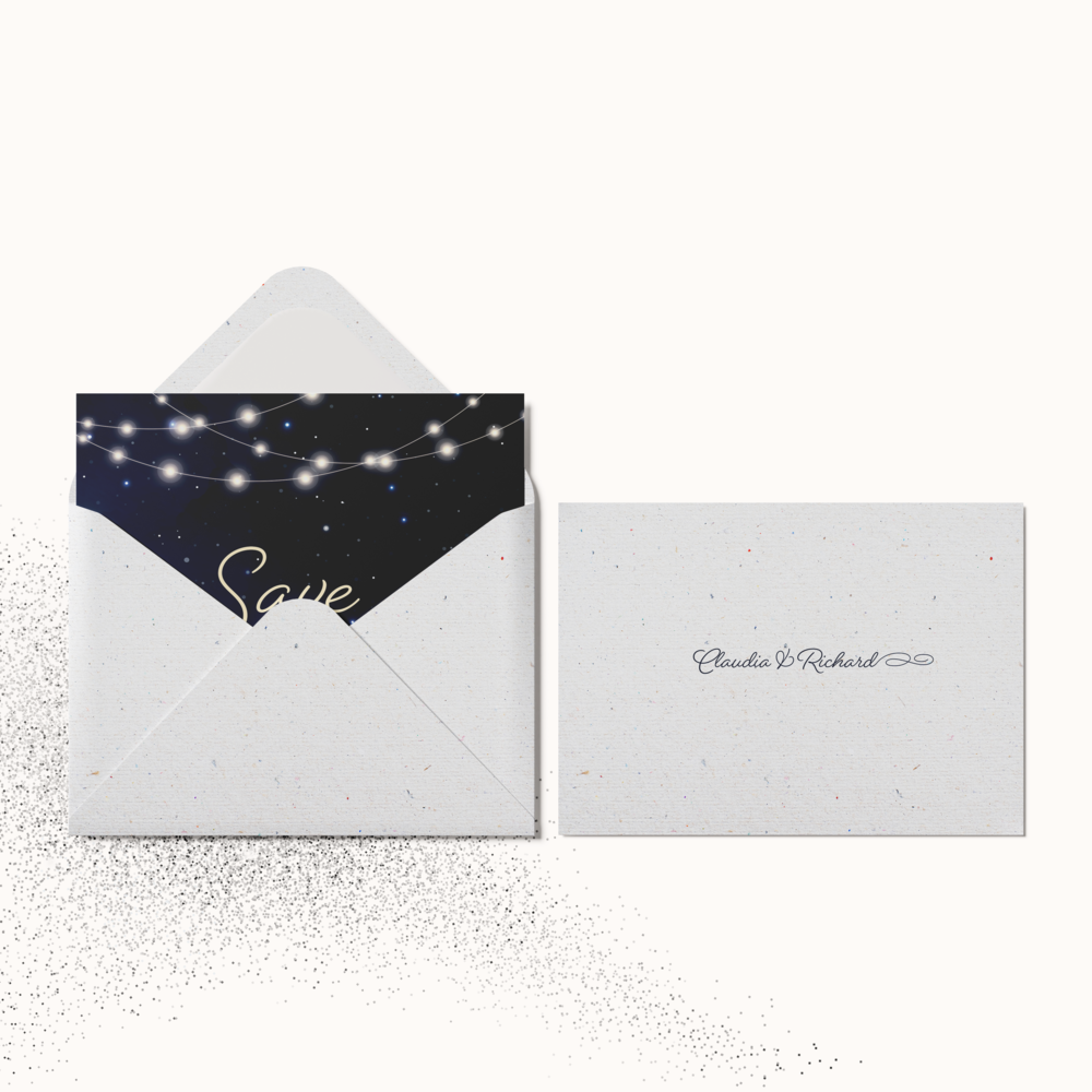 Nuit Bleue étoilée - Cette création met en valeur une dominante chromatique lumineuse, encadrée par des alignements précis et une typographie soignée. Les proportions, volontairement apaisées, offrent un écrin contemporain à vos annonces. Nos illustrateurs ont opté pour une esthétique claire, débarrassée de tout superflu, afin de laisser l’émotion affleurer. Vous nous confiez votre texte ; nous le composons avec exactitude, harmonisons la palette et ajoutons un logo discret selon vos souhaits. Envoyée uniquement en format digital, l’invitation atteint vos invités immédiatement. Le style assume la retenue et la rigueur pour un impact net et élégant. Une correspondance haut de gamme, fiable et actuelle, qui transforme un message en attention précieuse.