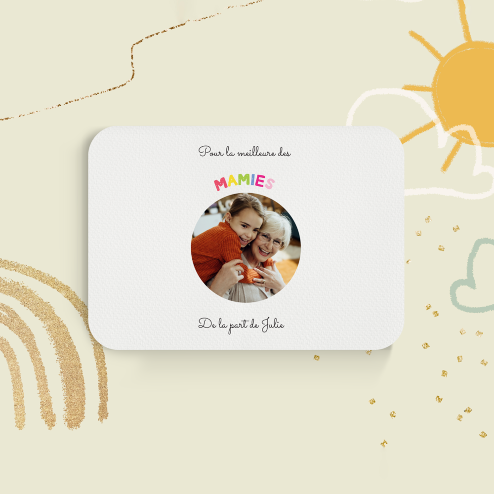 Happy Sun - Cette invitation privilégie une écriture visuelle limpide : contrastes posés, blancs respirés, typographie tenue. La couleur dominante apporte une chaleur mesurée qui accompagne vos mots sans les dominer. Imaginée par nos créateurs, la composition accueille vos messages dans un cadre raffiné et actuel. Vous nous transmettez le texte ; nous l’assemblons avec précision, ajustons la palette et ajoutons un logo discret si souhaité. Diffusée uniquement en version numérique, elle parvient immédiatement à vos invités. La force du modèle tient à l’accord entre proportions et détail, pour un résultat net et durable. Une correspondance élégante qui fait dialoguer modernité et sobriété.