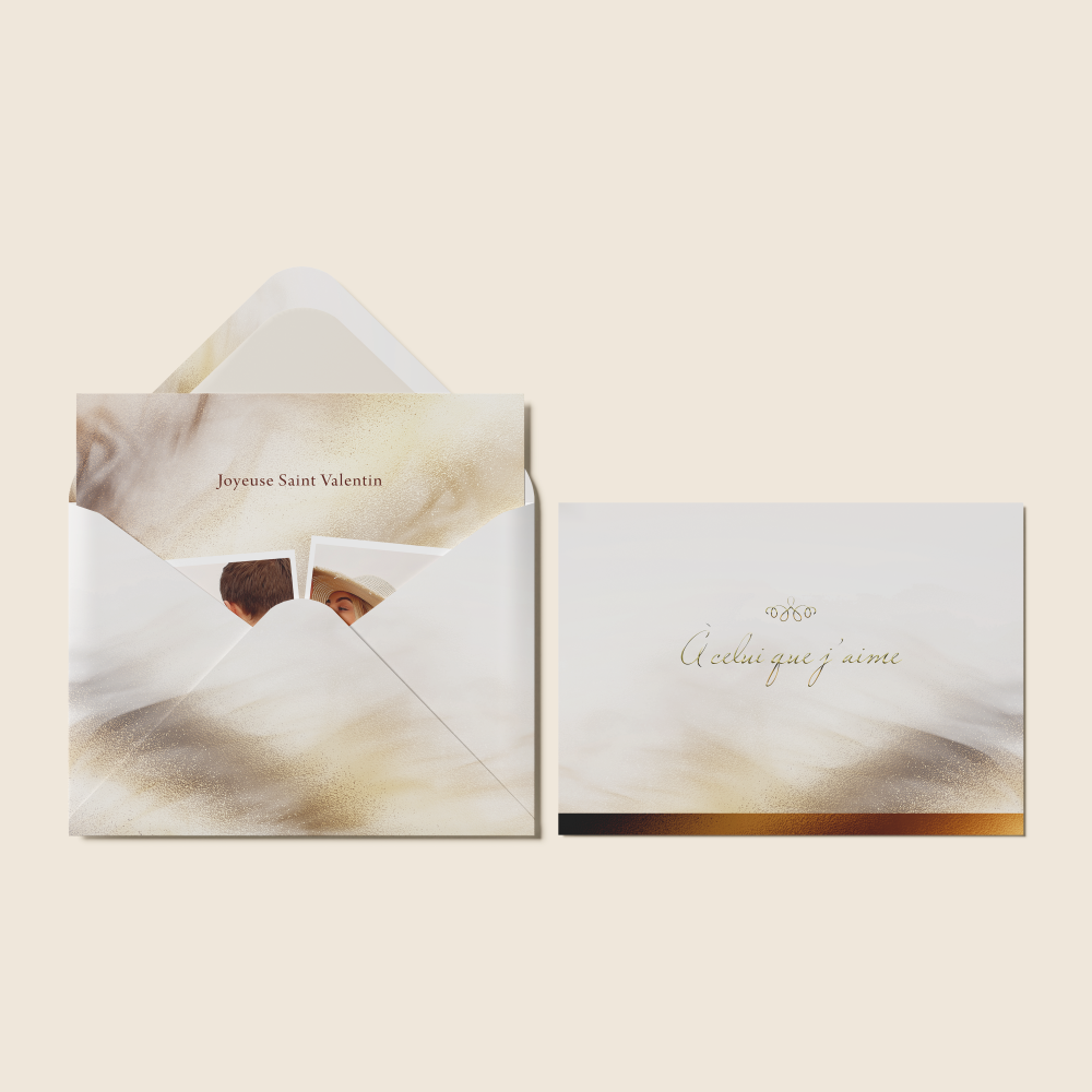 Sable Émouvant - Cette création met en lumière une dominante chromatique forte, adoucie par des marges régulières et une typographie soignée. Les contrastes sont dosés pour donner de l’ampleur à vos mots sans rompre l’équilibre. Conçu par nos illustrateurs, le modèle privilégie une esthétique contemporaine et élégante. Nous nous occupons de la personnalisation : vous nous transmettez le texte, nous le composons avec exactitude, harmonisons les nuances et ajoutons un logo discret si nécessaire. Diffusée uniquement en digital, l’invitation rejoint vos destinataires immédiatement. Chaque détail reflète la volonté d’un rendu clair et durable. Une correspondance premium qui conjugue intensité et justesse.