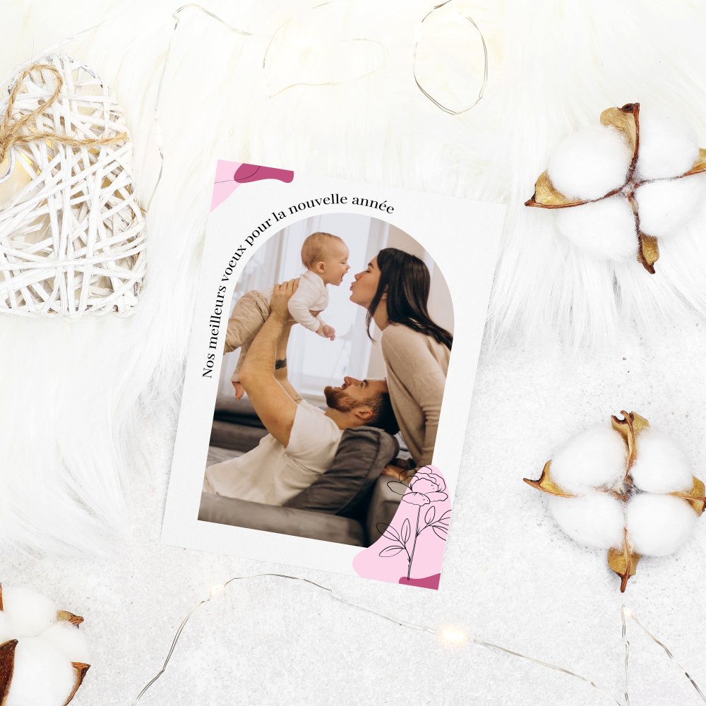 Pink Terracotta - Cette invitation illustre une esthétique contenue : une couleur dominante expressive, équilibrée par des marges maîtrisées et des contrastes discrets. L’ensemble compose une signature sobre et élégante. Nos créateurs ont voulu un modèle qui mette vos mots au premier plan, débarrassé de tout artifice. Vous nous transmettez le texte ; nous l’intégrons avec exactitude, adaptons la palette et ajoutons un logo discret si souhaité. Diffusée uniquement en numérique, elle rejoint vos invités immédiatement. Chaque détail participe à la cohérence et à la modernité du rendu. Une correspondance premium, claire et raffinée, conçue pour accompagner vos annonces marquantes.