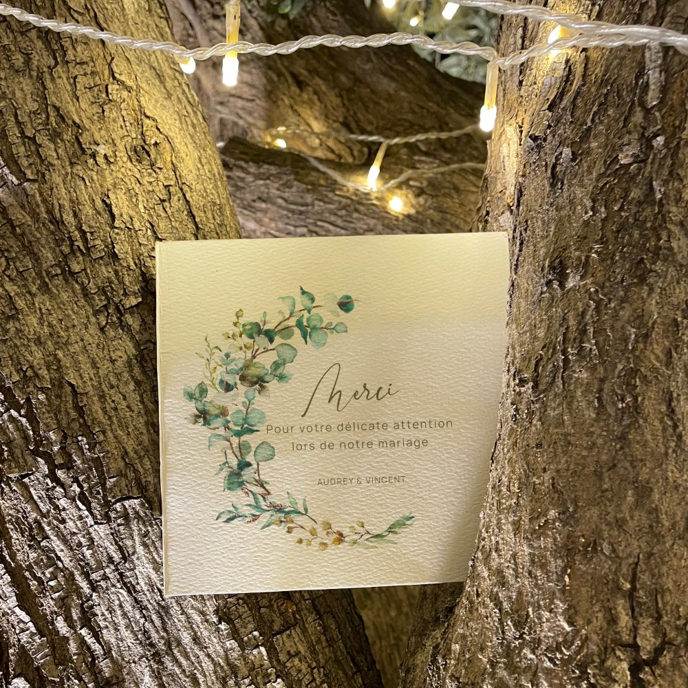 Green Elegant Merci - Cette invitation affirme une esthétique claire et mesurée : une couleur dominante posée, des marges équilibrées et une typographie précise. Nos créateurs ont voulu un modèle premium qui installe la confiance et la sobriété. Nous assurons la personnalisation complète : vous nous transmettez votre texte, nous l’intégrons avec soin, ajustons la palette et ajoutons un logo discret si besoin. Diffusée exclusivement en version digitale, elle atteint vos invités immédiatement. Chaque choix – proportions, contrastes, hiérarchie – a été pensé pour préserver fluidité et élégance. Une correspondance contemporaine, sobre et raffinée.