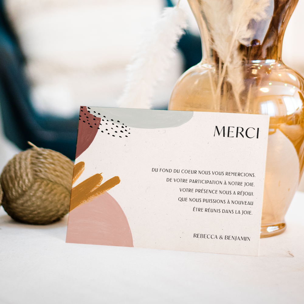 Formes Feutrées Joy - Le graphisme de cette carte joue sur la finesse et la mesure : une couleur dominante douce, des lignes équilibrées et une typographie soignée. L’ensemble met en avant la clarté et la distinction de vos messages. Nos créateurs ont conçu un modèle qui se veut intemporel, pensé pour accompagner vos annonces avec élégance. Nous assurons la personnalisation complète : intégration du texte, harmonisation des teintes, ajout éventuel d’un logo discret. En format exclusivement numérique, l’envoi est immédiat et fluide. Chaque élément est pensé pour maintenir une cohérence et une sobriété maîtrisée. Une invitation premium qui illustre la simplicité raffinée.