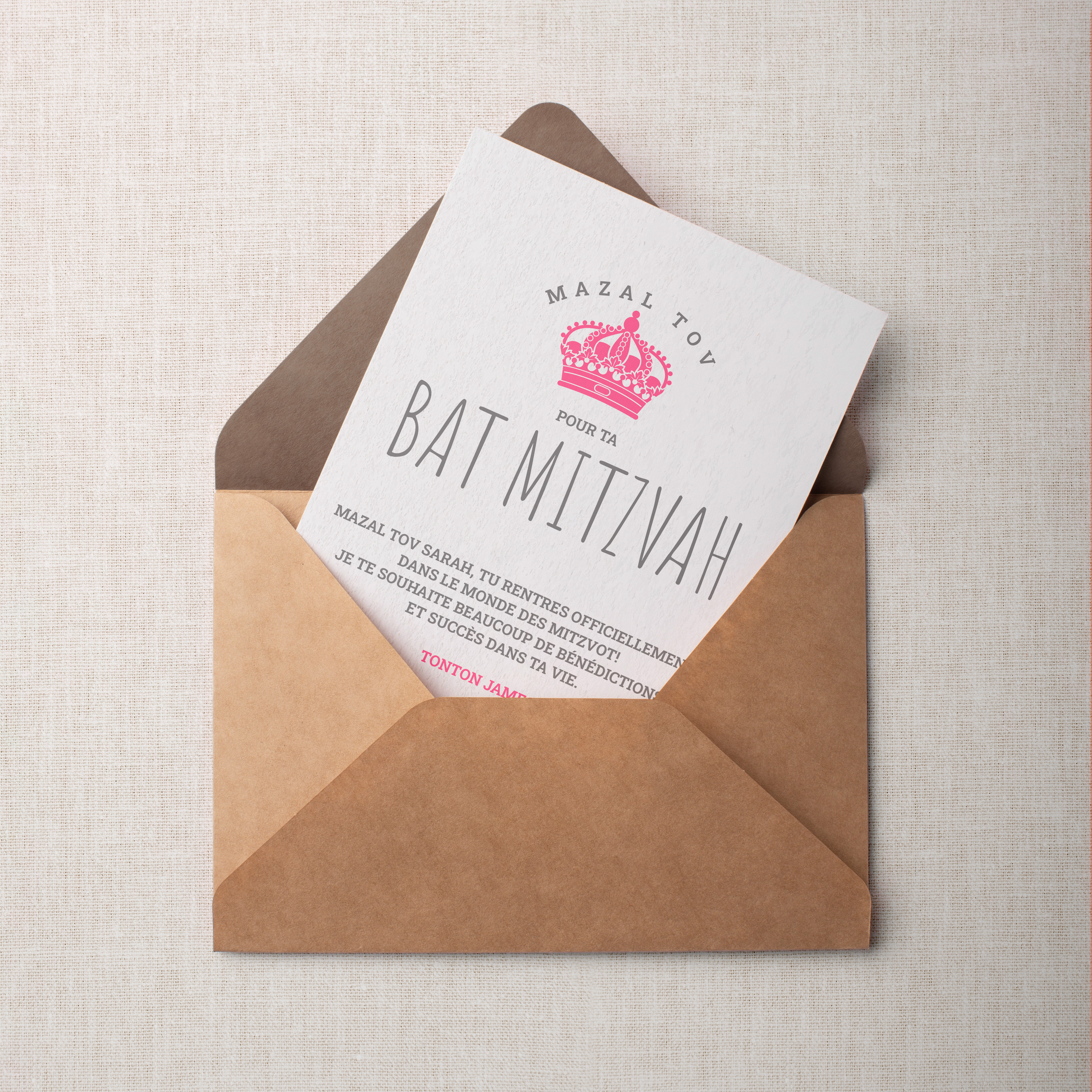 Couronette - Le modèle met en avant une dominante chromatique lumineuse, rythmée par des marges sobres et une typographie nette. Nos illustrateurs ont signé une esthétique premium qui privilégie la cohérence et la lisibilité. Nous assurons la personnalisation complète : intégration de votre texte, réglage fin des teintes, ajout d’un logo discret. 100% digitale, l’invitation atteint vos invités instantanément. Chaque choix – contrastes, alignements, échelle – a été calibré pour préserver fluidité et justesse. Une correspondance contemporaine, simple et durable.