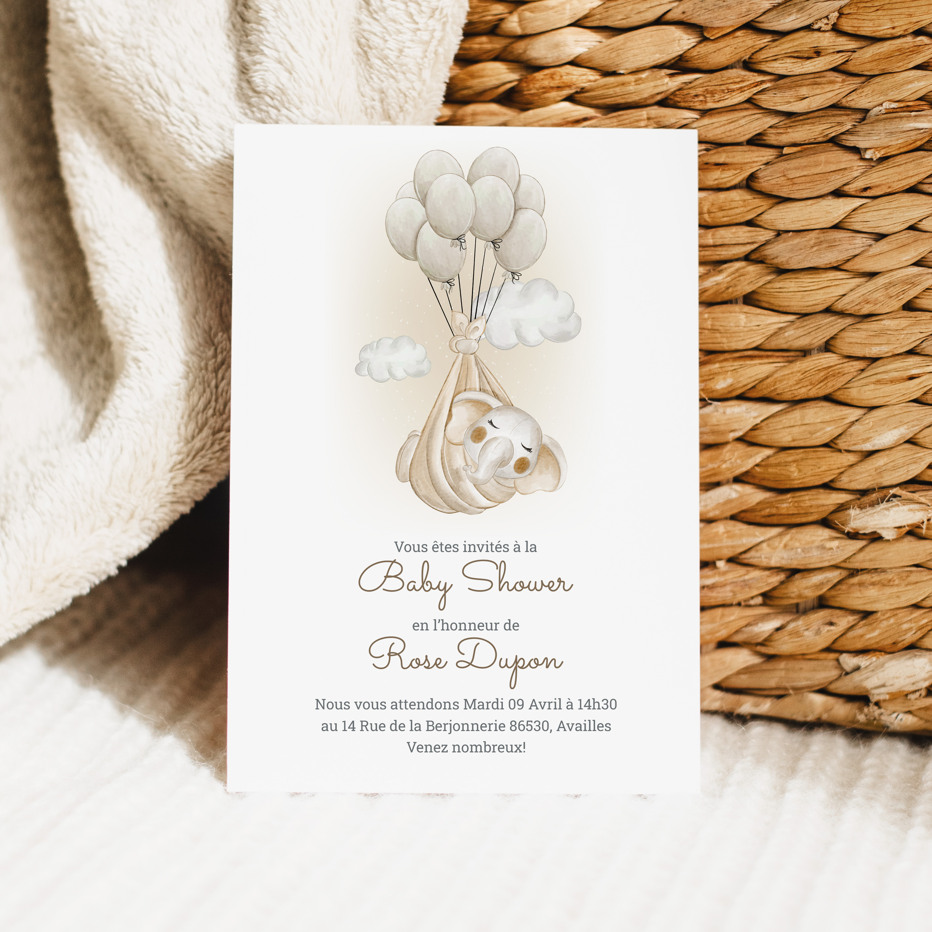 White Elefant - Le modèle célèbre une modernité sobre : dominante chromatique affirmée, proportions stables, typographie nette. Conçu par nos illustrateurs, il propose une esthétique premium qui met en valeur l’exactitude. Vous nous confiez le texte ; nous l’intégrons avec précision, harmonisons la palette et ajoutons un logo discret. 100% digitale, l’invitation parvient à vos invités sans délai. Les espacements réguliers, la hiérarchie claire et les contrastes contenus composent une lecture élégante et durable.