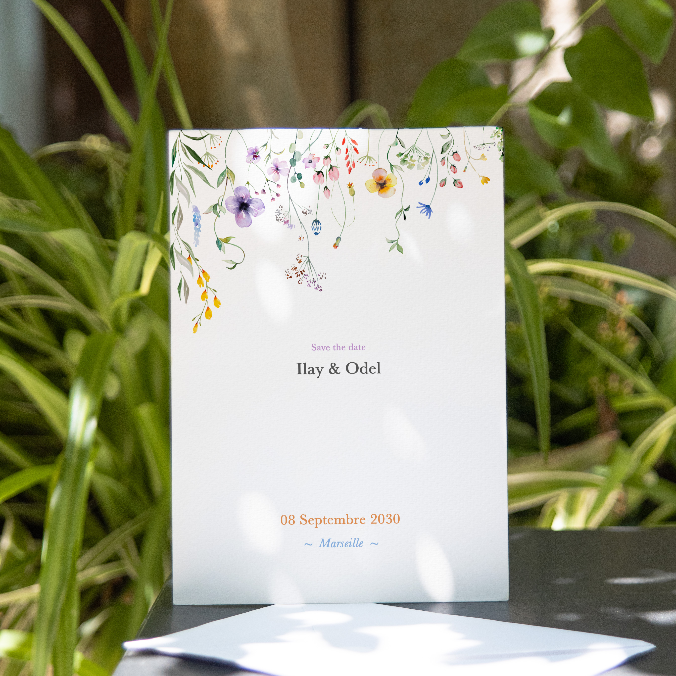 Garden Bliss - Cette invitation met en avant une élégance apaisée : couleur dominante douce, marges équilibrées, typographie claire. Nos créateurs l’ont conçue comme une présence premium qui valorise la simplicité raffinée. Vous nous confiez votre texte ; nous le mettons en page avec soin, harmonisons les teintes et ajoutons un logo discret. Diffusée uniquement en digital, elle rejoint vos invités en un instant. Les contrastes mesurés, la hiérarchie stable et la respiration des blancs composent une lecture fluide et élégante, adaptée à toute annonce.