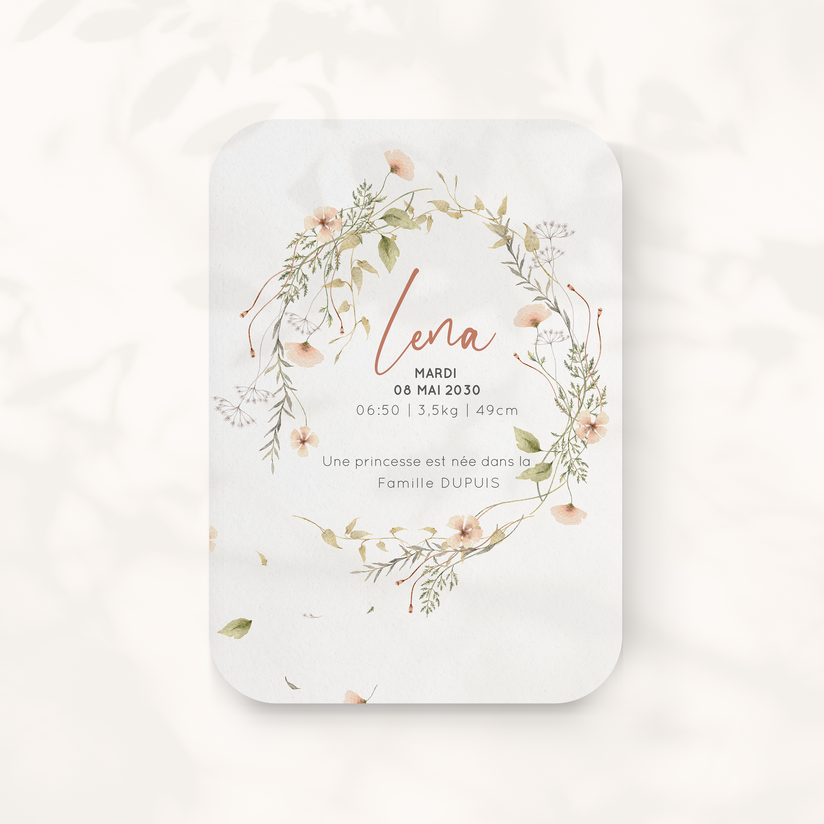 Floral Champêtre - Cette invitation affirme une élégance discrète : couleur dominante douce, marges équilibrées, typographie claire. Nos créateurs ont conçu un modèle premium qui met en valeur la lisibilité. Vous nous confiez votre texte ; nous l’intégrons avec soin, réglons les couleurs et ajoutons un logo discret. Diffusée uniquement en numérique, elle atteint vos invités immédiatement. Les proportions, la hiérarchie et les contrastes assurent une fluidité certaine. Une correspondance moderne, sobre et raffinée.