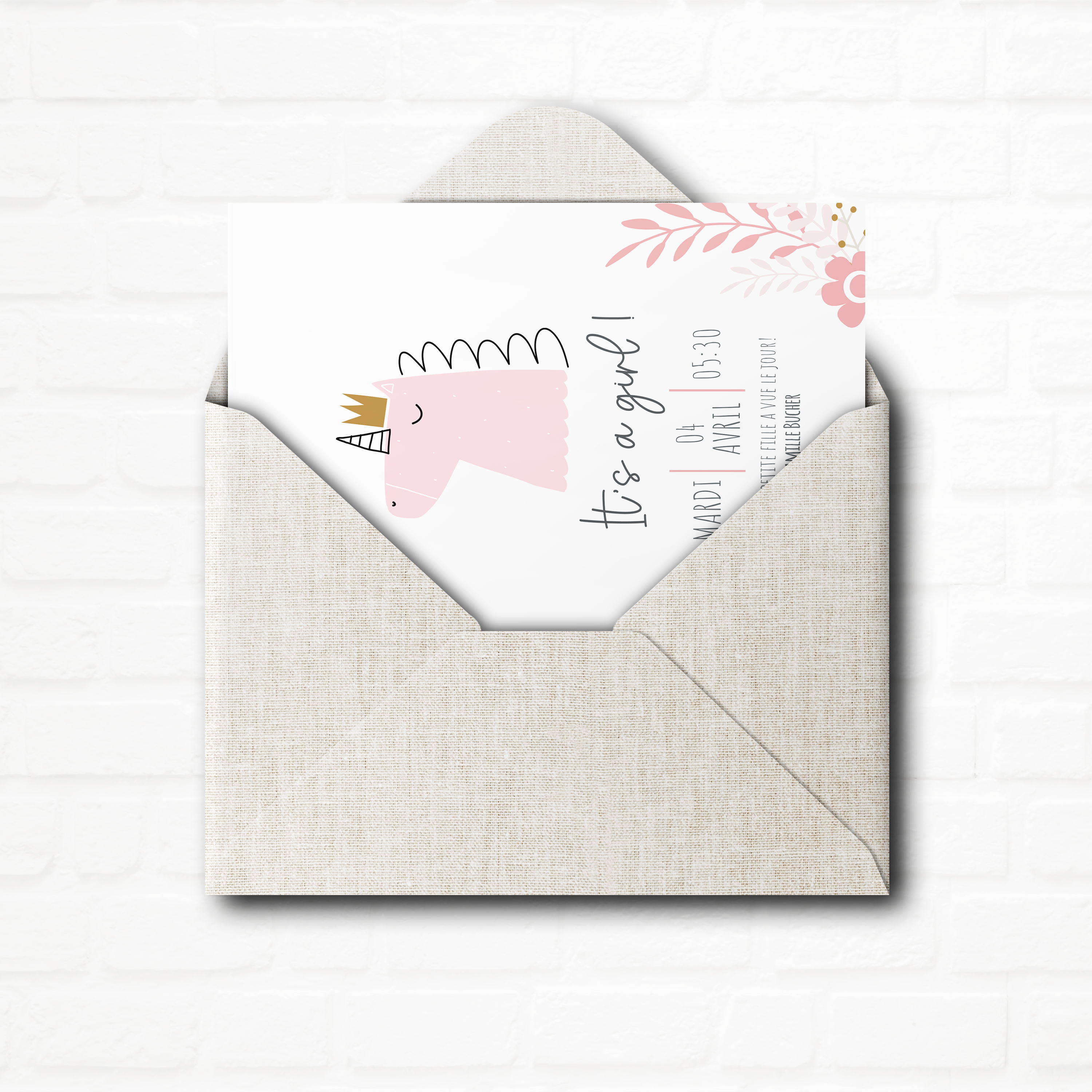 Licorne Rose - Le modèle met en scène une sobriété élégante : dominante chromatique douce, marges stables, typographie précise. Nos illustrateurs ont façonné une esthétique premium qui valorise la mesure et la lisibilité. Nous assurons la personnalisation : intégration de votre texte, harmonisation des couleurs, ajout discret d’un logo. Diffusée exclusivement en numérique, l’invitation atteint vos invités sans délai. Chaque détail – proportions, cadence, échelle – a été calibré pour préserver fluidité et justesse, au service d’un message clair.