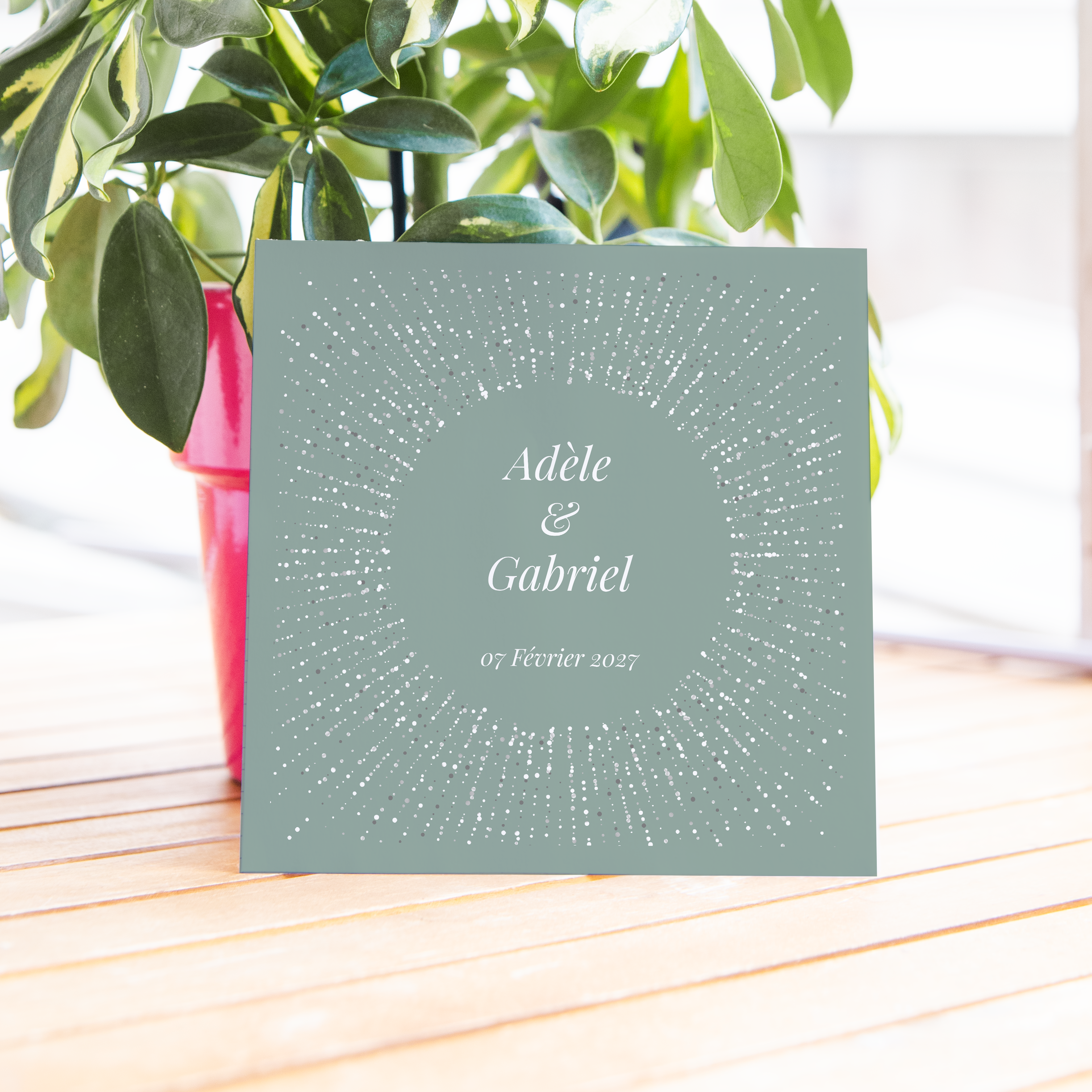 Silver Circle Green - Le modèle affirme une rigueur contemporaine : couleur dominante claire, structure équilibrée, typographie nette. Nos illustrateurs signent une esthétique premium qui met en avant la clarté. Nous assurons la personnalisation sur mesure : intégration de votre texte, réglage des nuances, ajout discret d’un logo. Diffusée exclusivement en numérique, elle parvient immédiatement à vos invités. Chaque choix – hiérarchie, cadence, contrastes – a été pensé pour assurer fluidité et élégance. Une correspondance moderne, simple et raffinée.