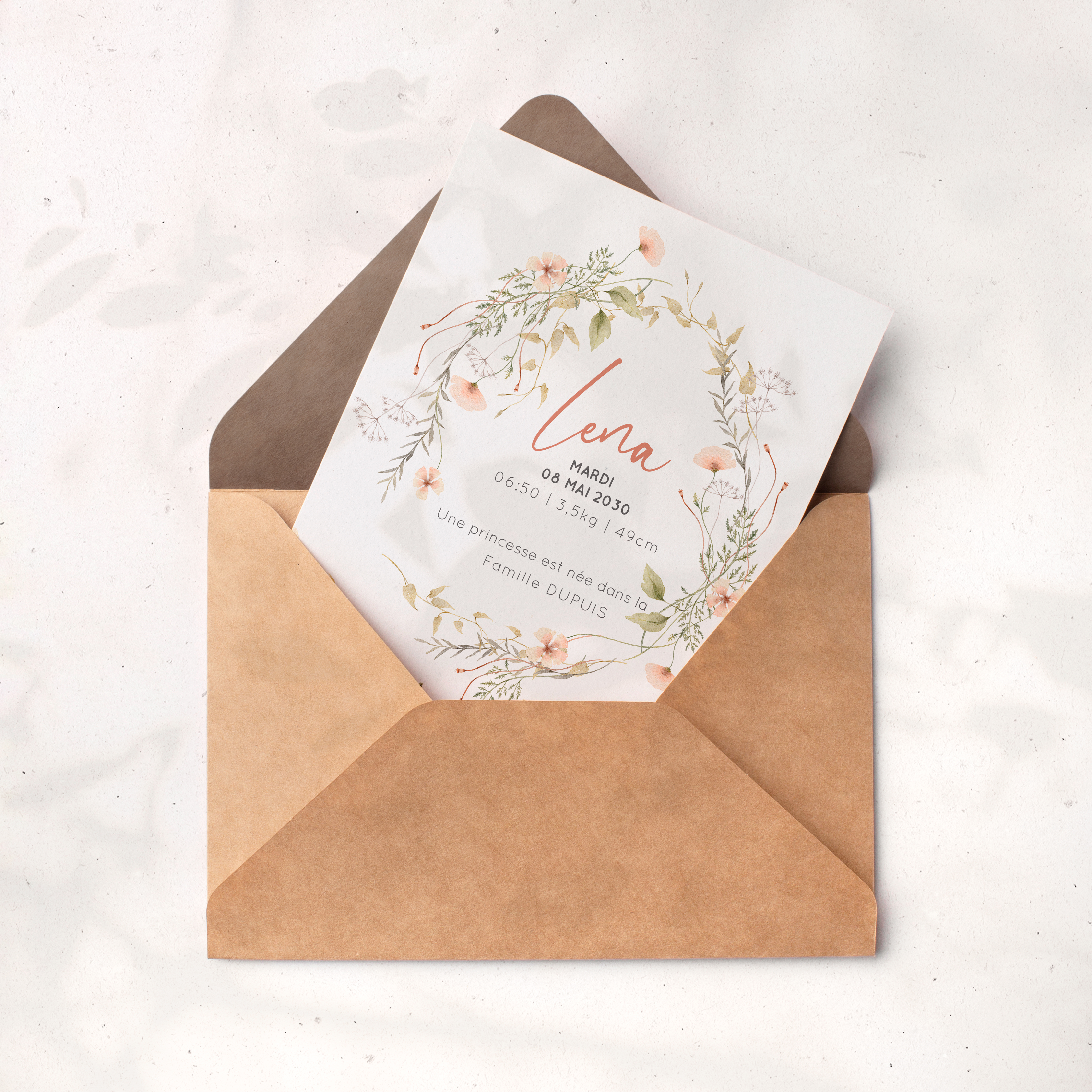 Floral Champêtre - Cette invitation affirme une élégance discrète : couleur dominante douce, marges équilibrées, typographie claire. Nos créateurs ont conçu un modèle premium qui met en valeur la lisibilité. Vous nous confiez votre texte ; nous l’intégrons avec soin, réglons les couleurs et ajoutons un logo discret. Diffusée uniquement en numérique, elle atteint vos invités immédiatement. Les proportions, la hiérarchie et les contrastes assurent une fluidité certaine. Une correspondance moderne, sobre et raffinée.