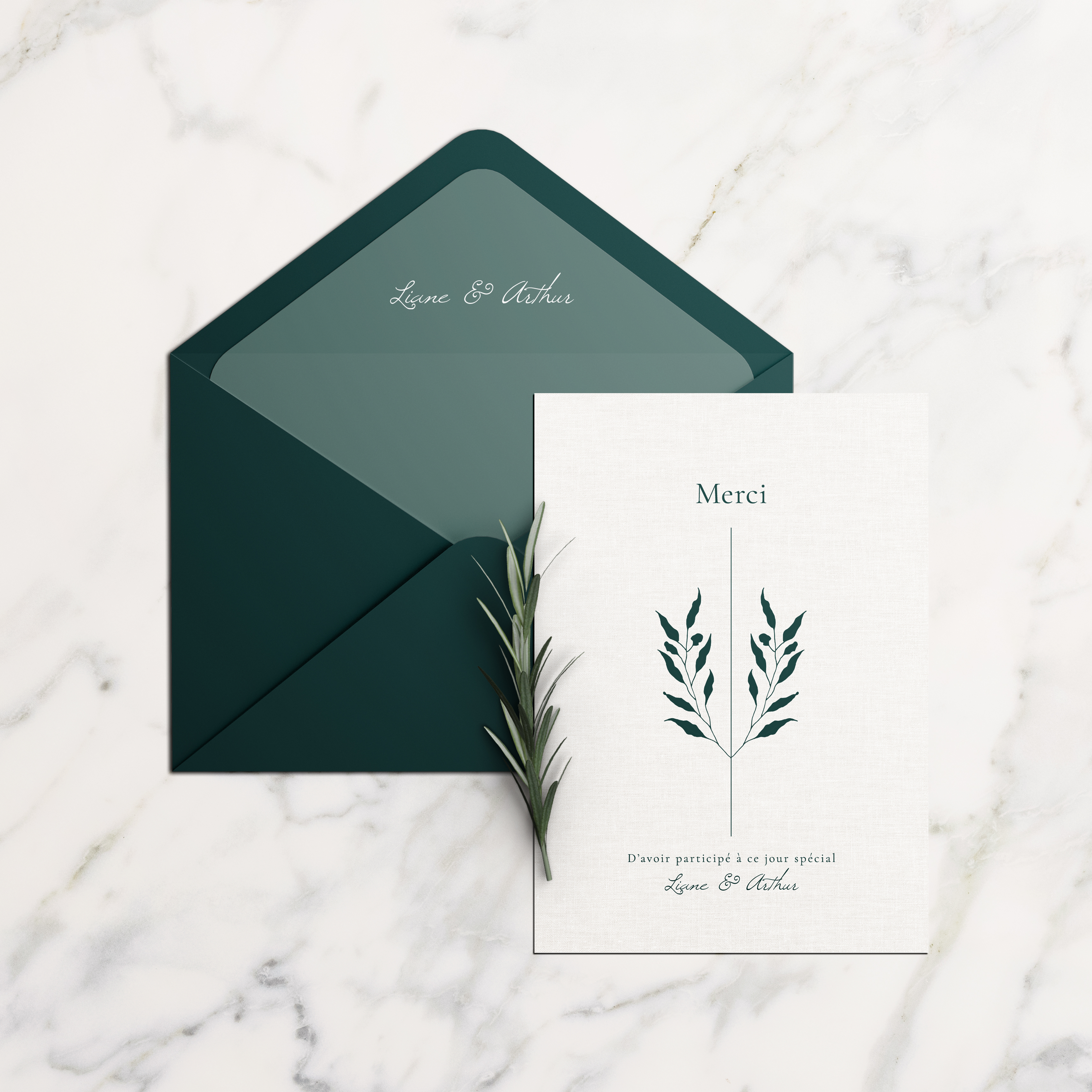 Lin Vert Merci - Cette invitation souligne la rigueur élégante : couleur dominante affirmée, marges équilibrées, typographie nette. Nos créateurs ont privilégié une esthétique premium qui met l’accent sur cohérence et précision. Nous réalisons la personnalisation complète : intégration du texte, harmonisation des couleurs, ajout discret d’un logo. Diffusée exclusivement en digital, elle atteint vos invités immédiatement. Chaque détail – hiérarchie, contrastes, proportions – a été pensé pour une lecture fluide et élégante. Une correspondance contemporaine, fiable et raffinée.